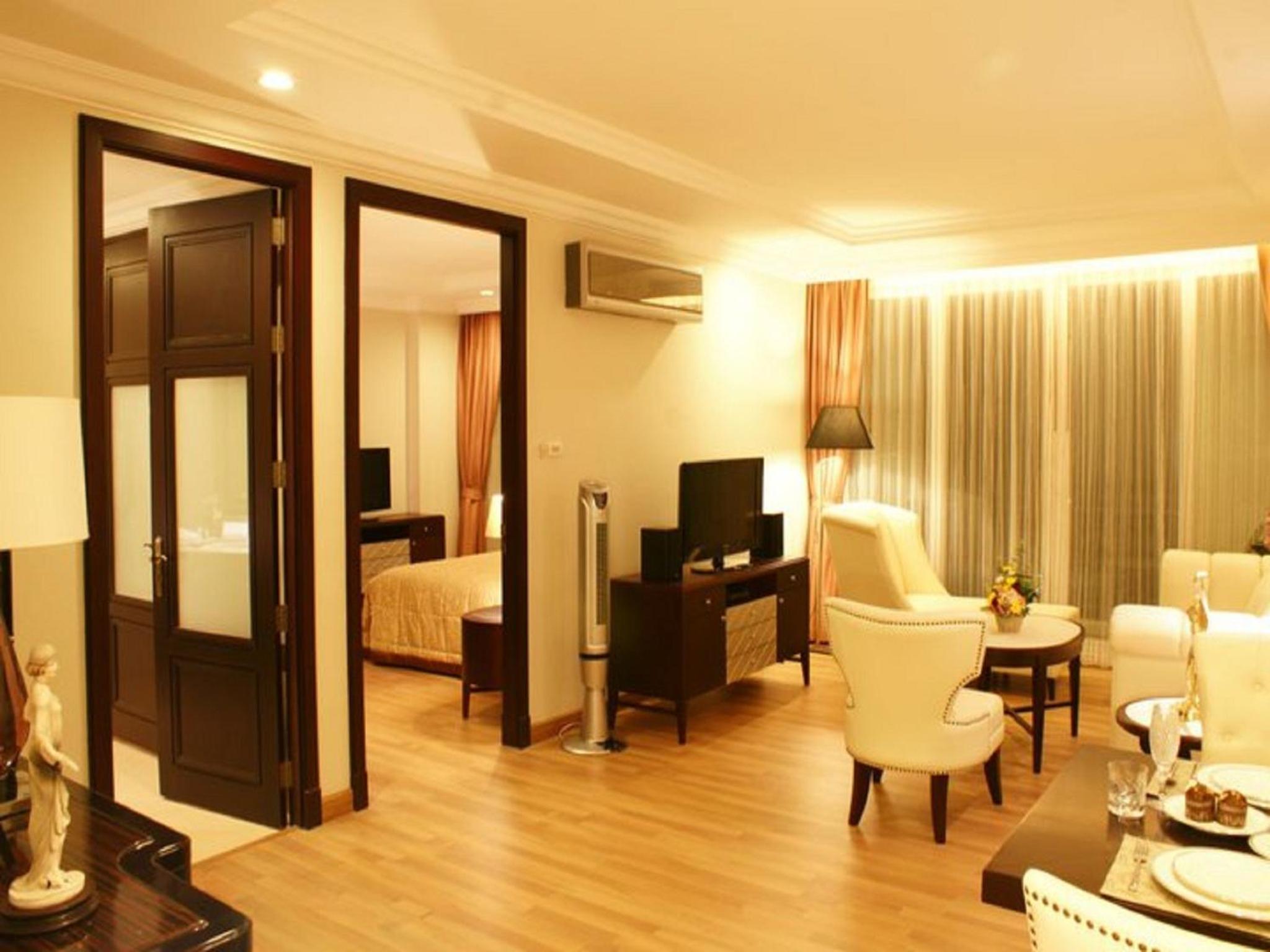 Two-Bedroom Suite - Photo 4