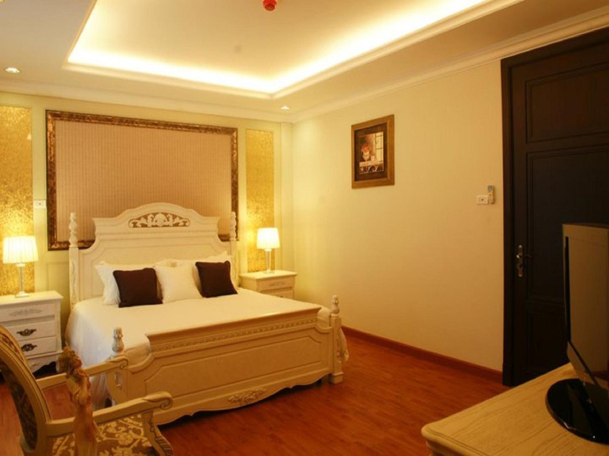 Two-Bedroom Suite - Photo 3