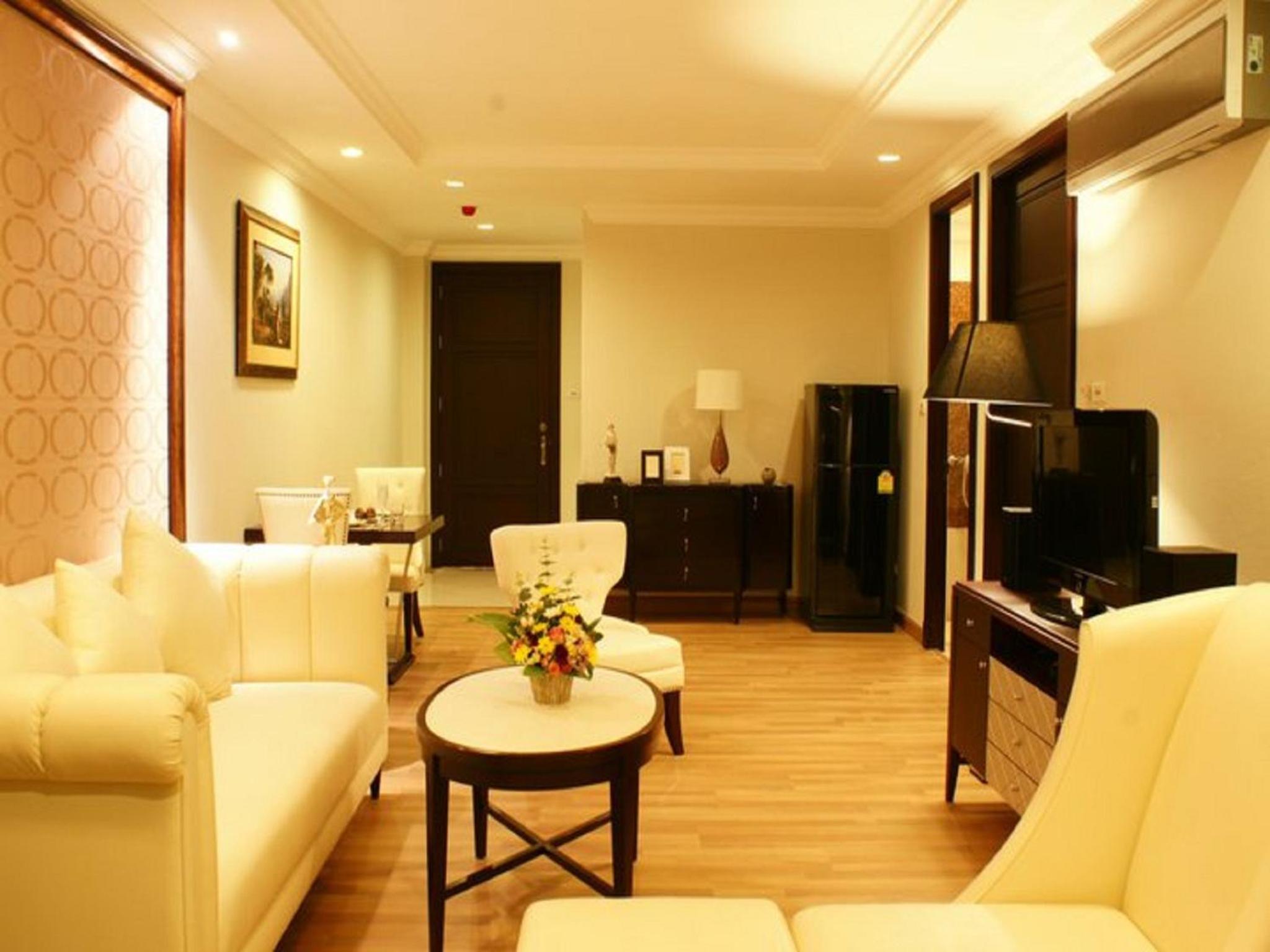 Two-Bedroom Suite - Photo 2