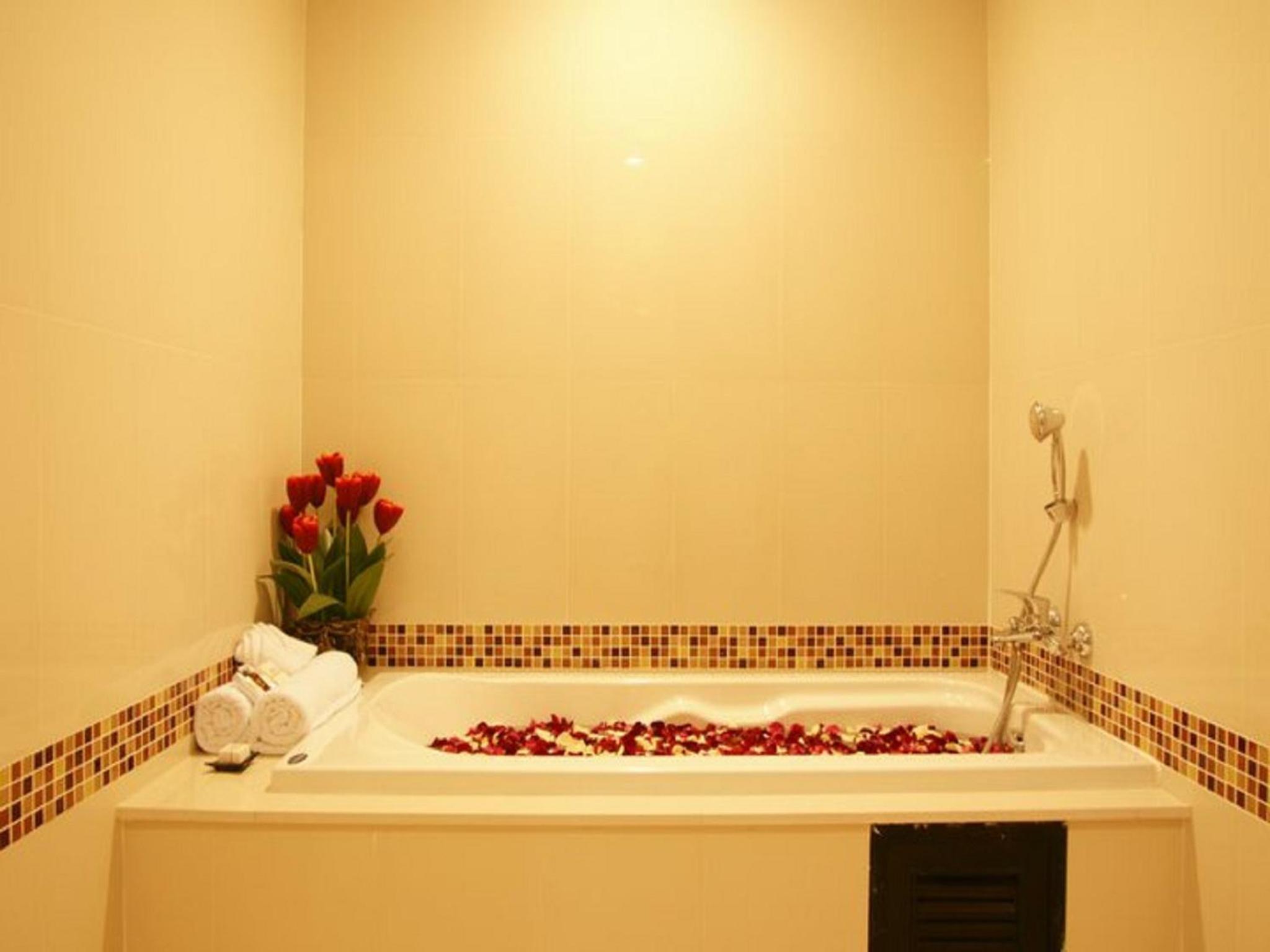 Duplex Three-Bedroom Suite - Photo 8