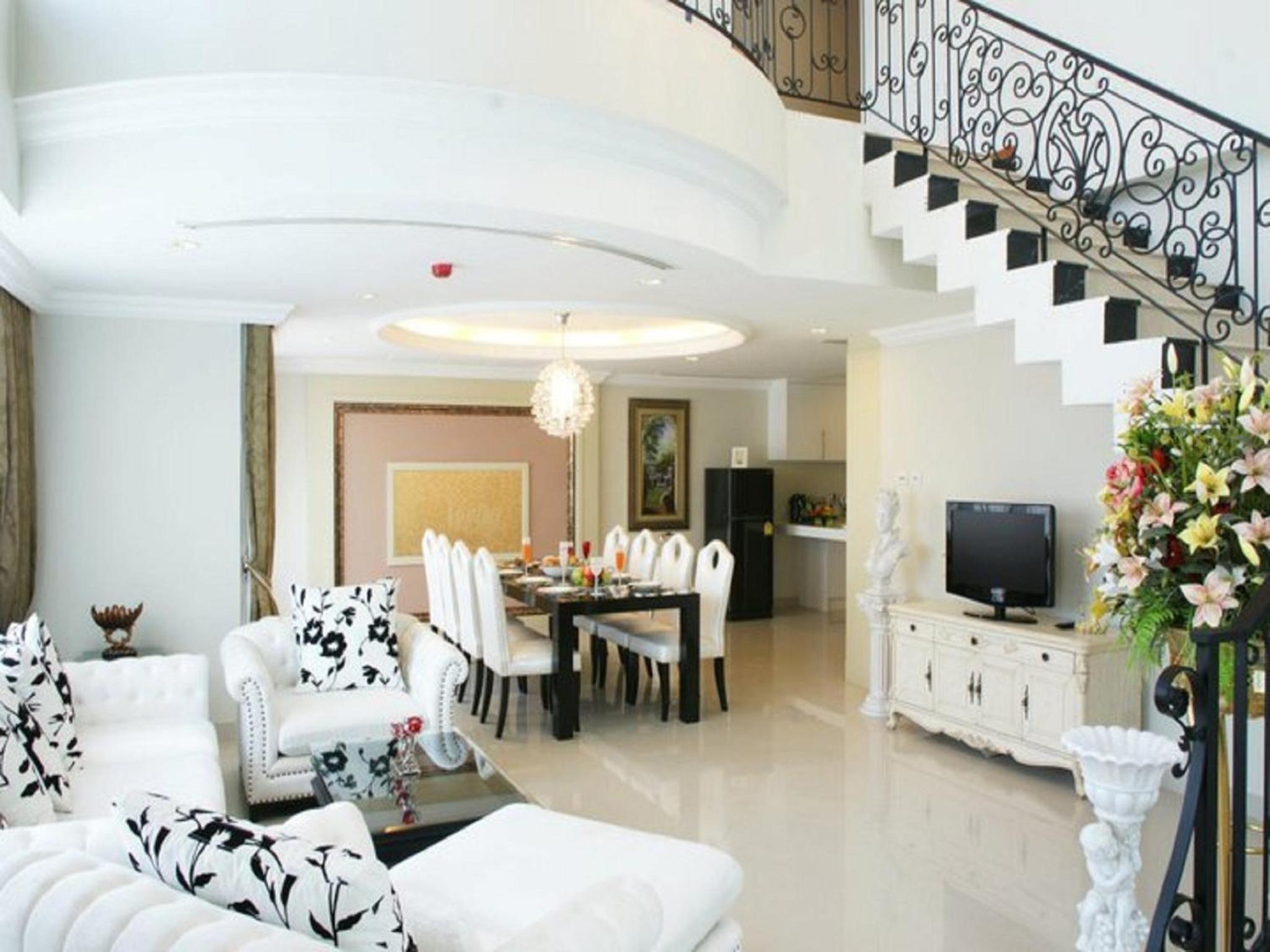 Duplex Three-Bedroom Suite - Photo 7