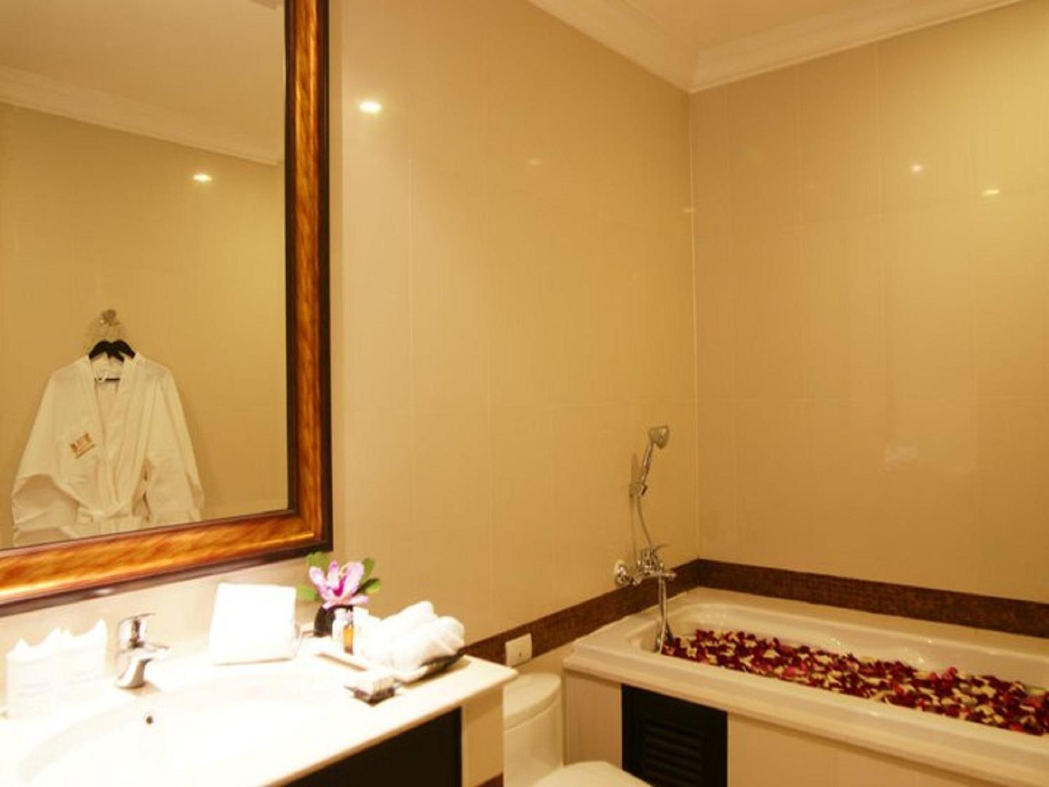 Two-Bedroom Suite - Photo 11