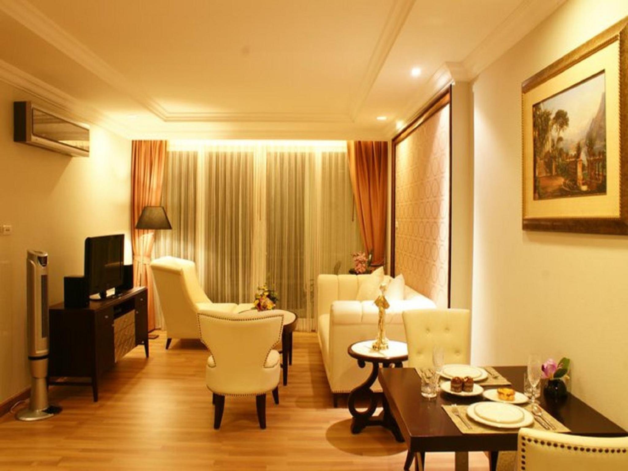 Executive One-Bedroom Suite - Photo 7