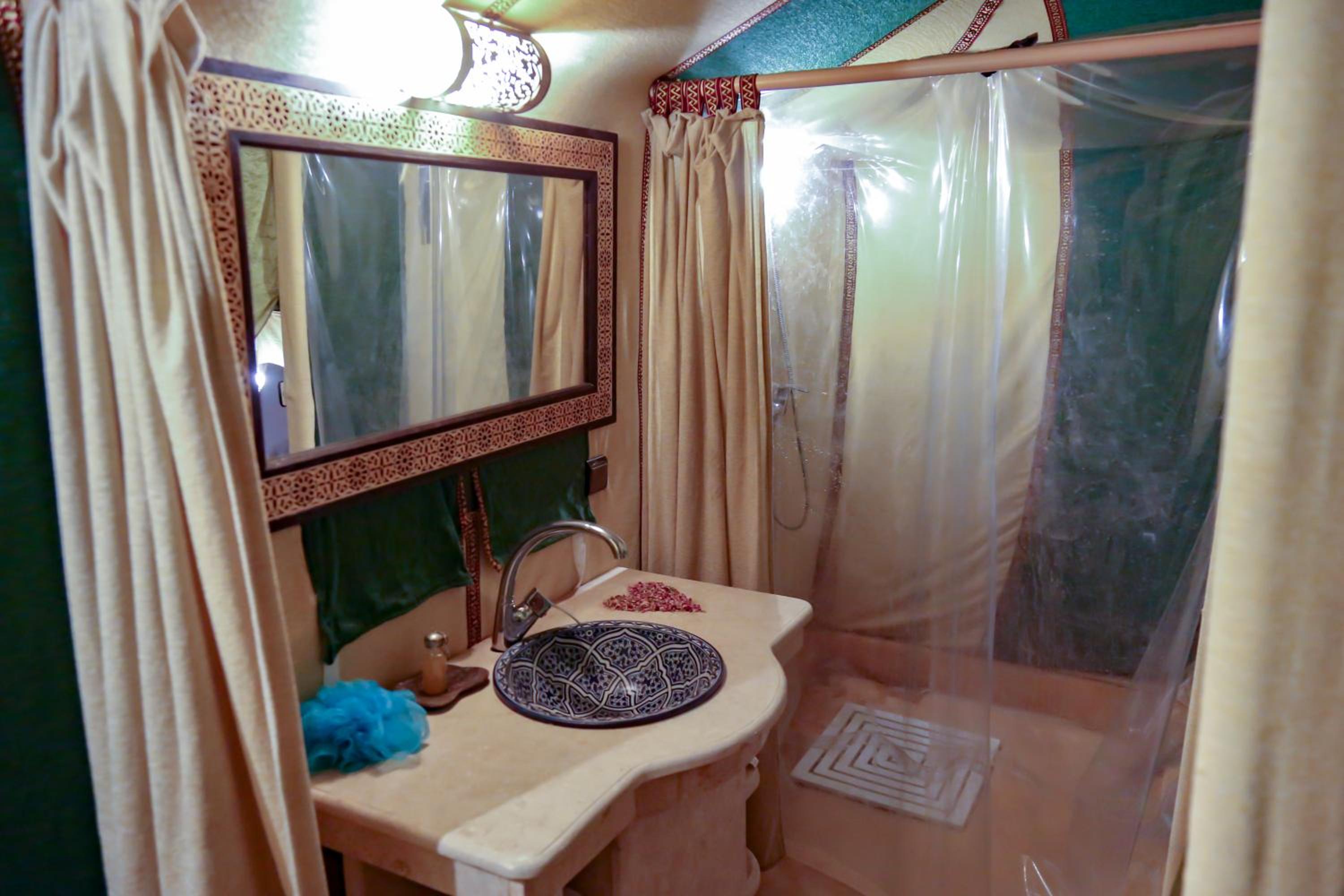 Tent - Photo 2