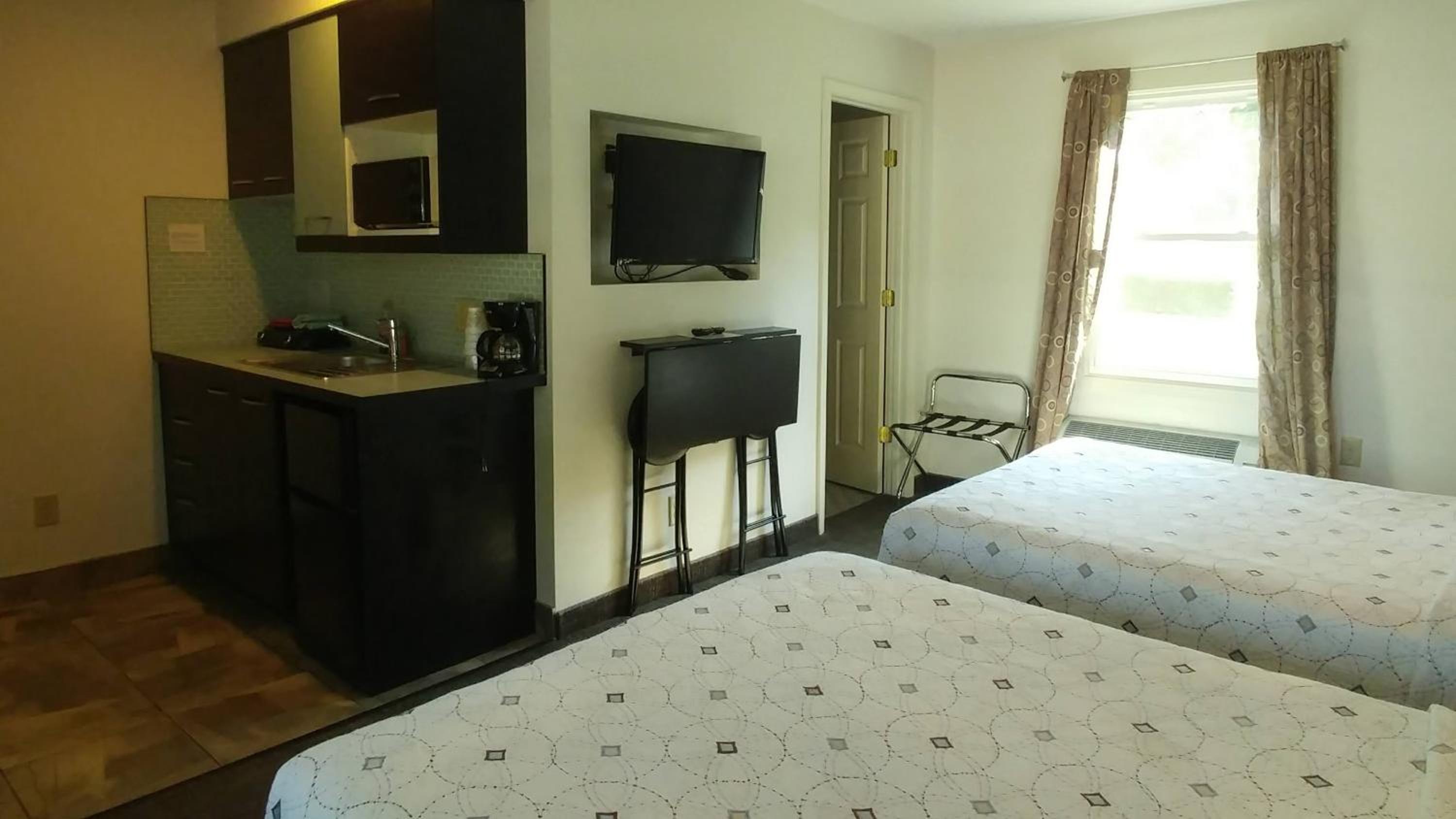 Budget Double Room photo 2