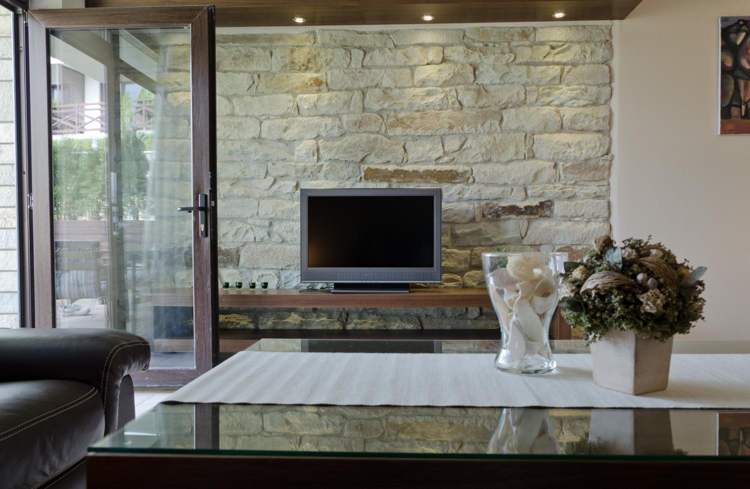 Two-Bedroom Villa - Photo 7