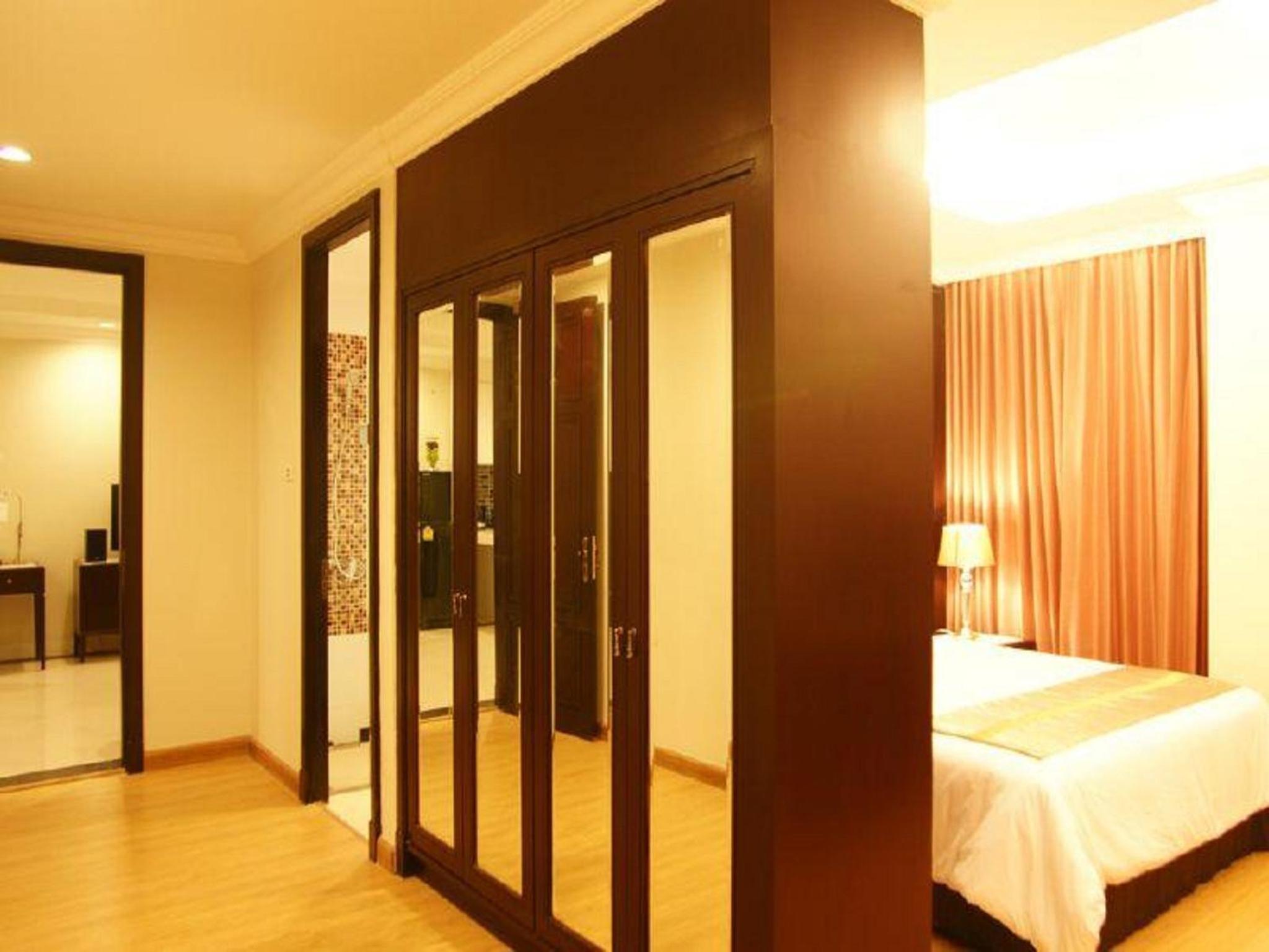Two-Bedroom Suite - Photo 14