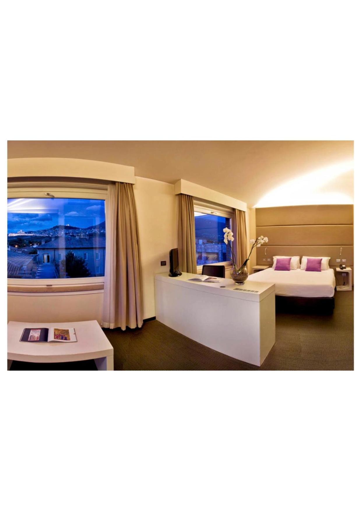 Junior Suite with City View - Photo 6