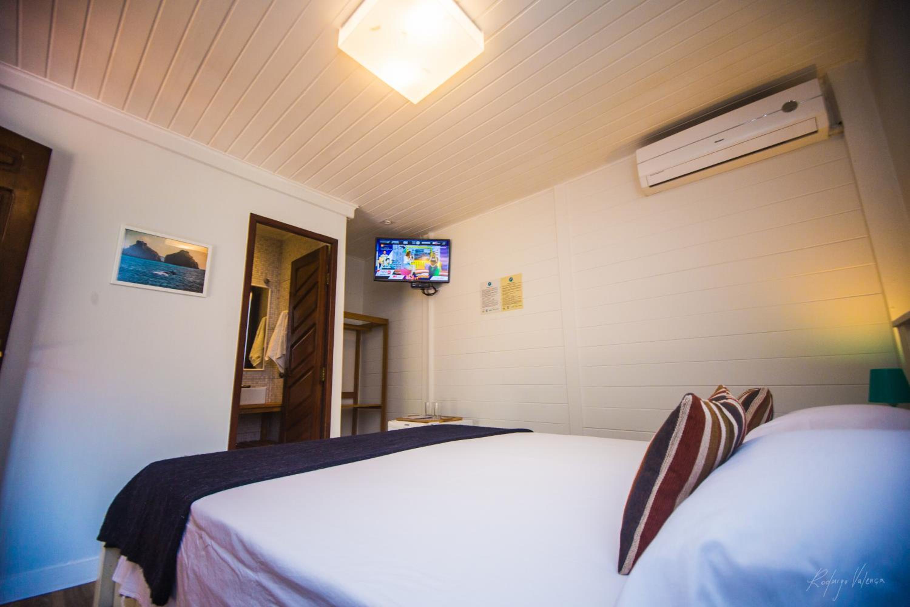 Deluxe Double Room with Balcony - Photo 9