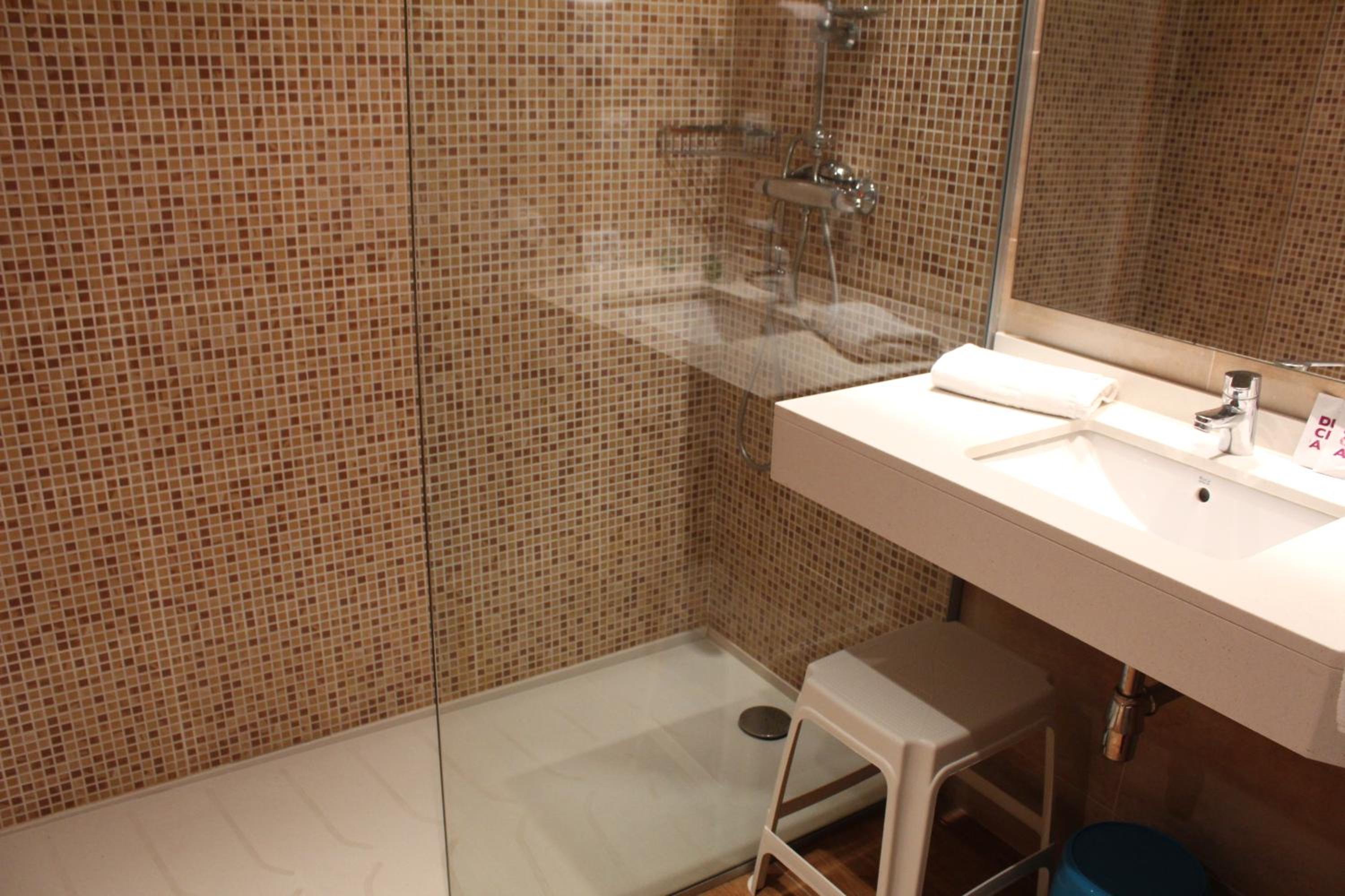 Superior Double Room with Balcony - Photo 6