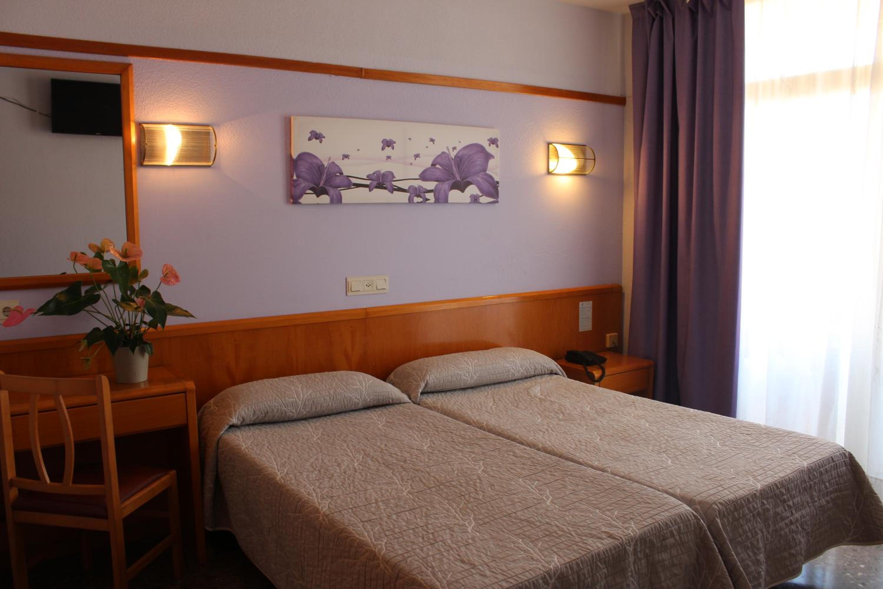 Twin Room with Balcony photo 2