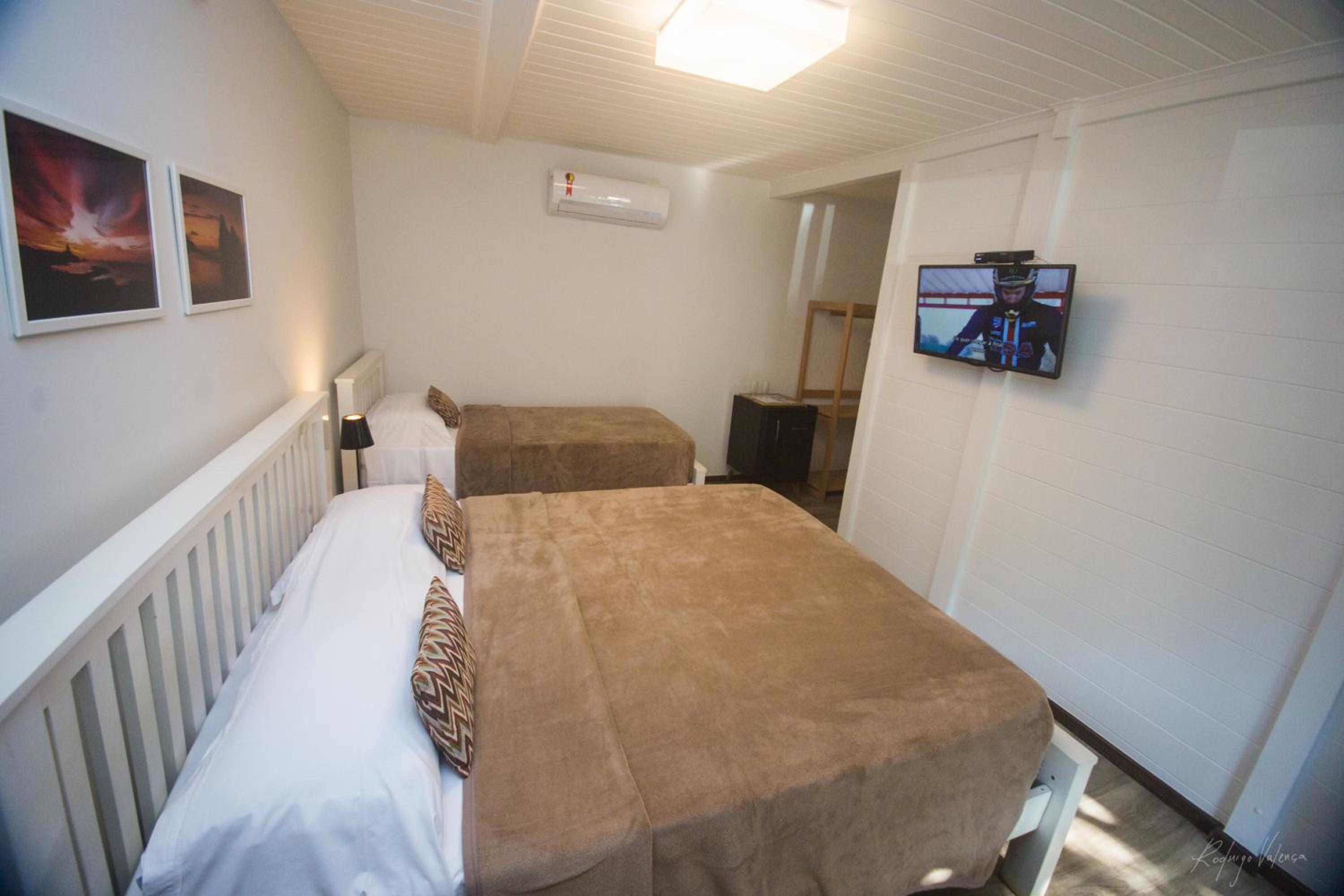 Triple Room with Balcony - Photo 7