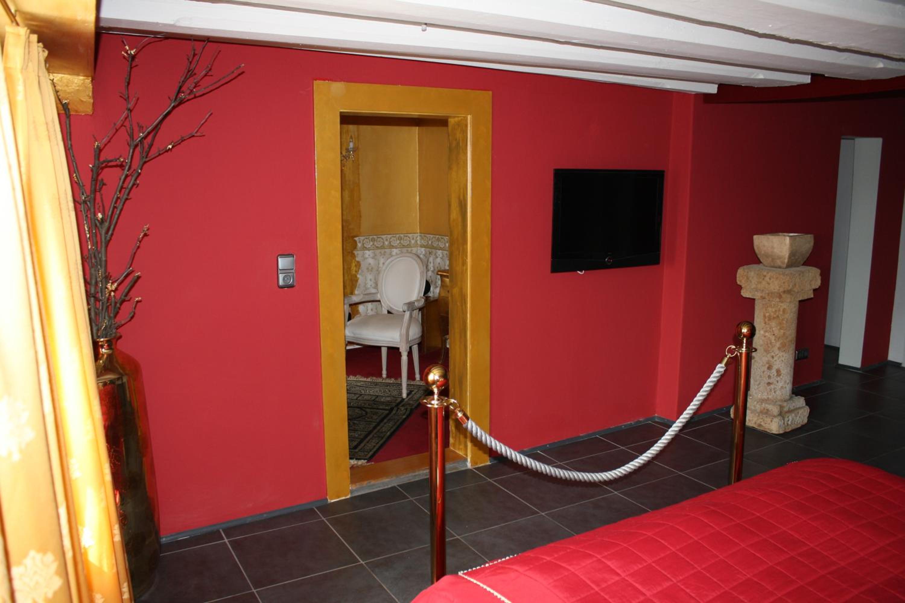 Fire Suite photo 2