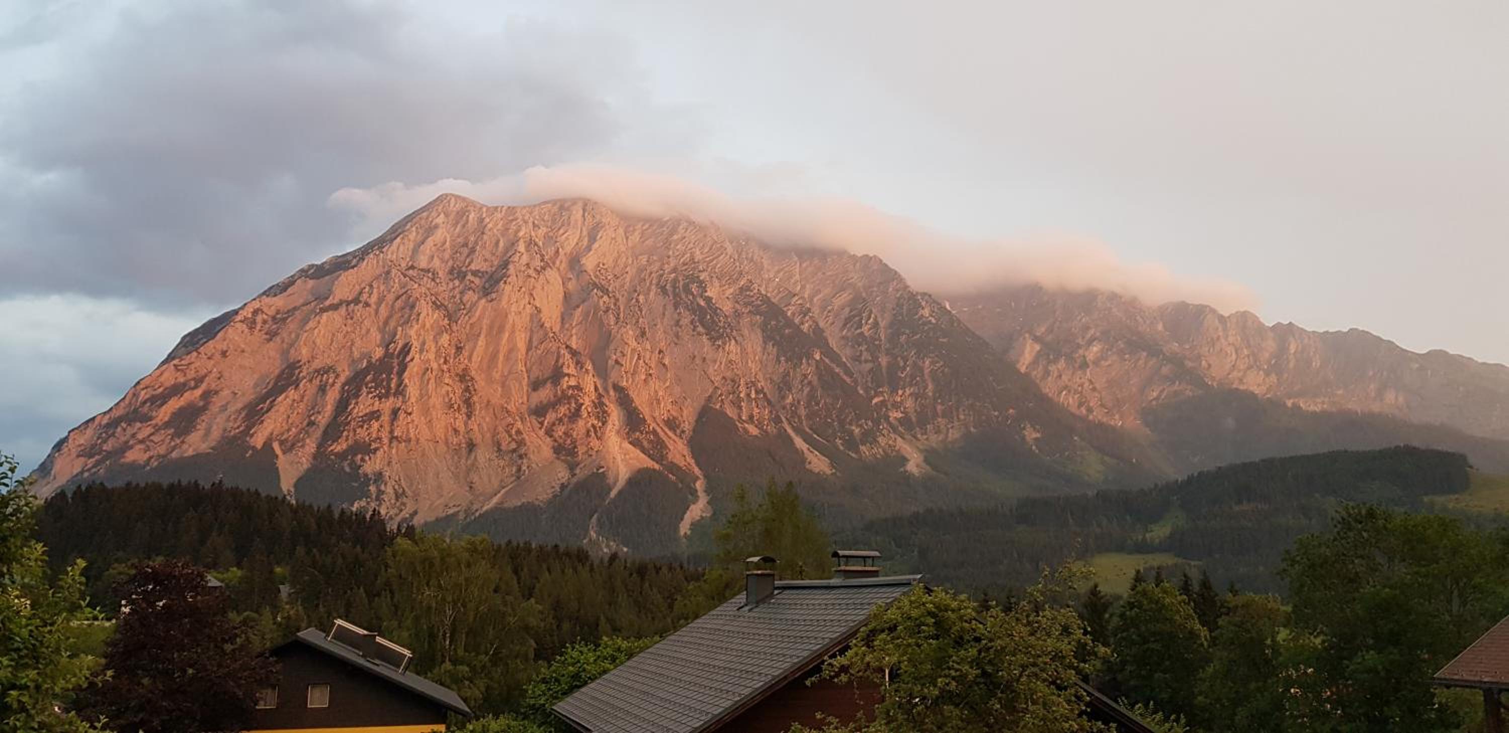 Apartment with Mountain View - Photo 11