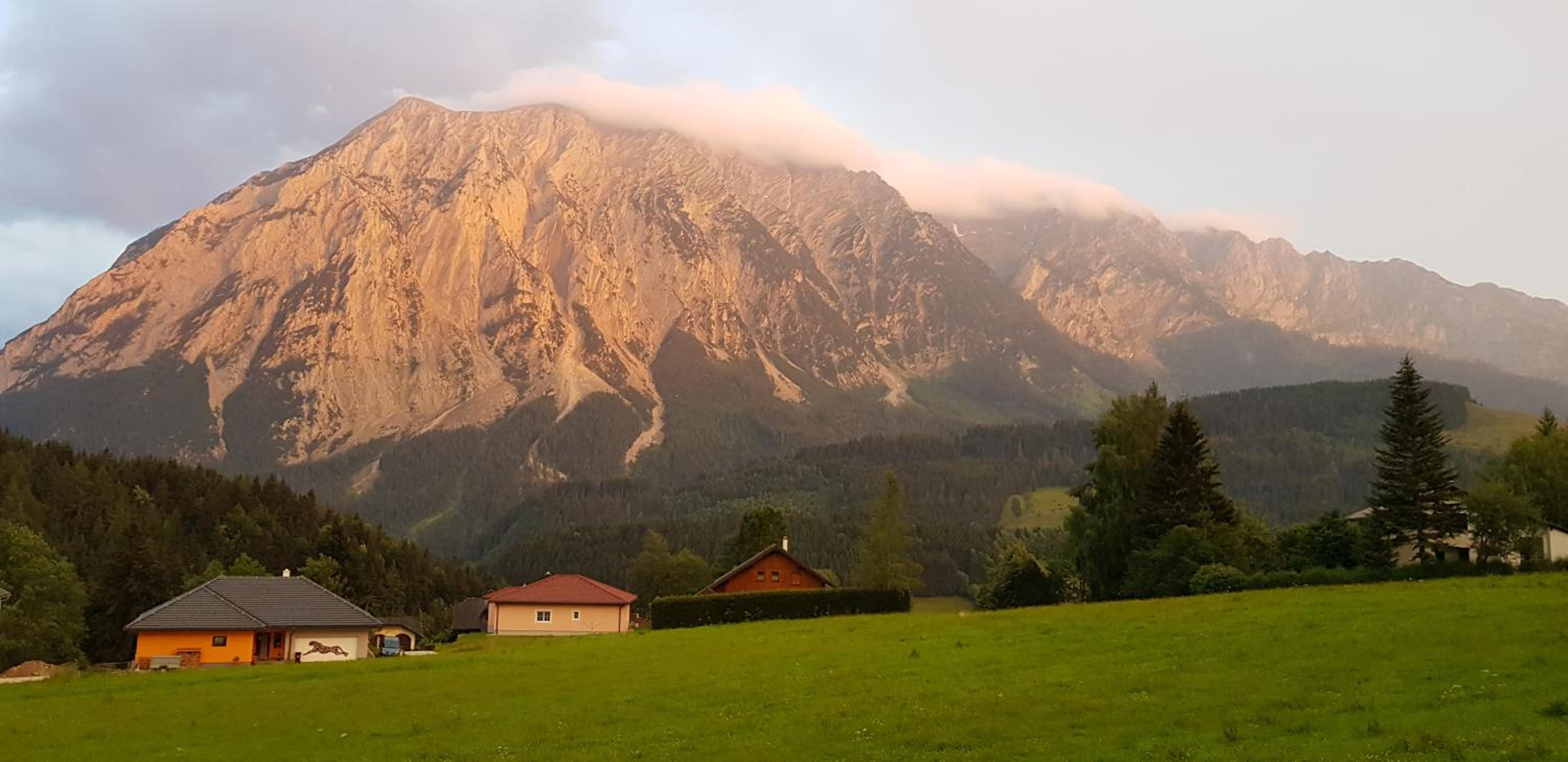 Apartment with Mountain View - Photo 12