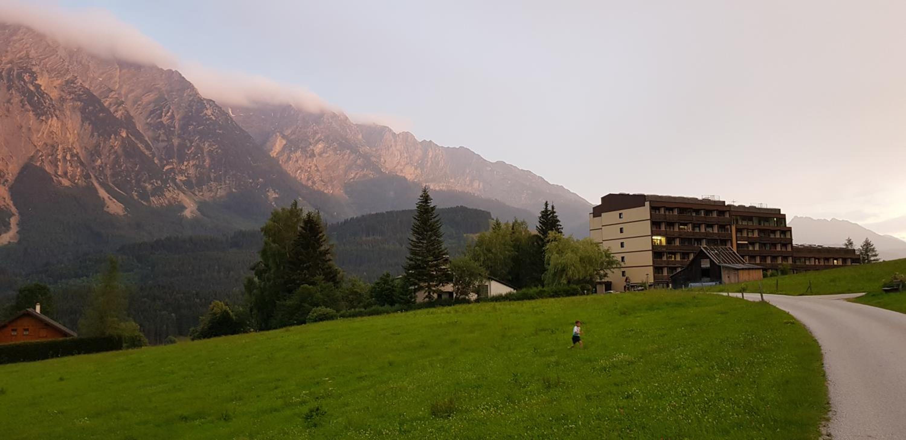 Apartment with Mountain View - Photo 13