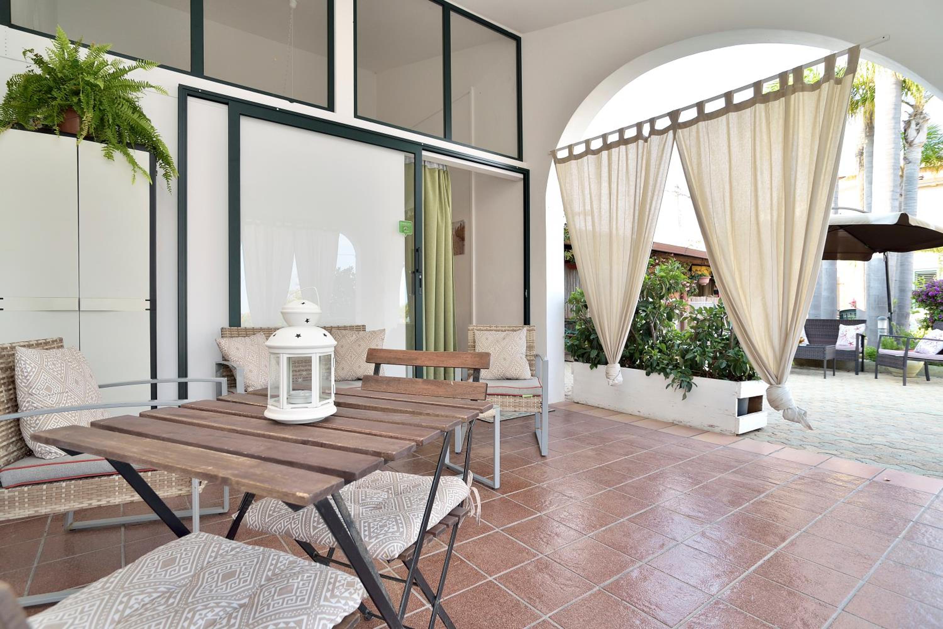 One-Bedroom House - Photo 16