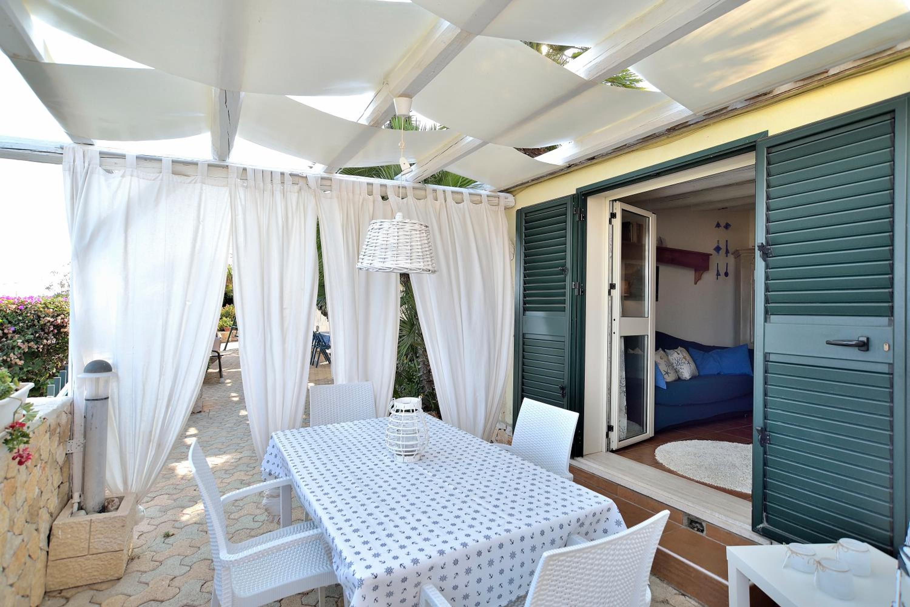 One-Bedroom House with Sea View - Photo 4