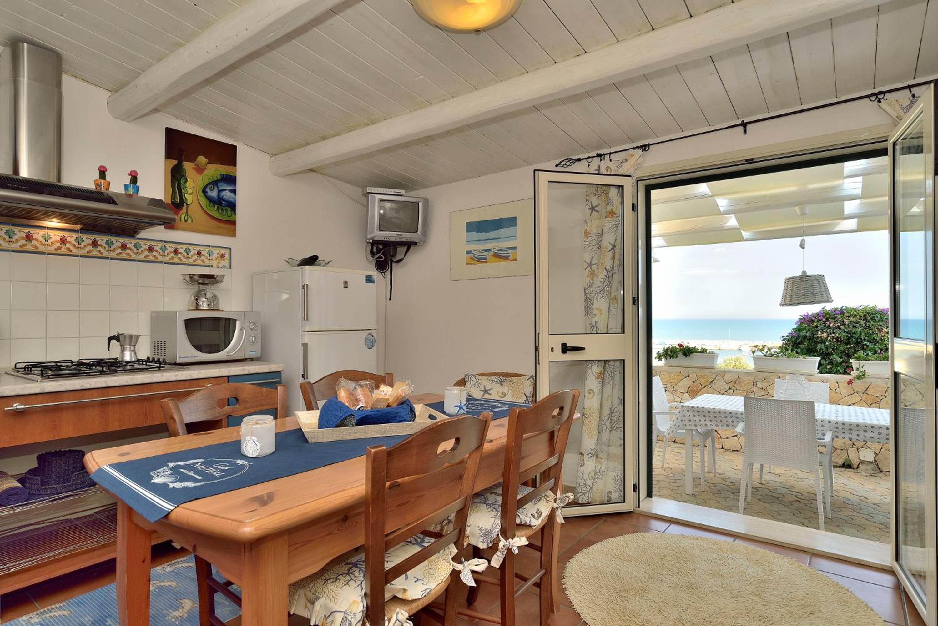 One-Bedroom House with Sea View - Photo 10