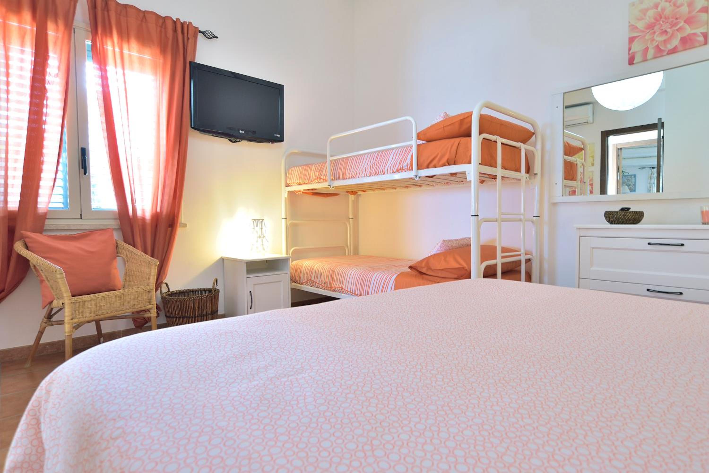 One-Bedroom House with Sea View - Photo 18