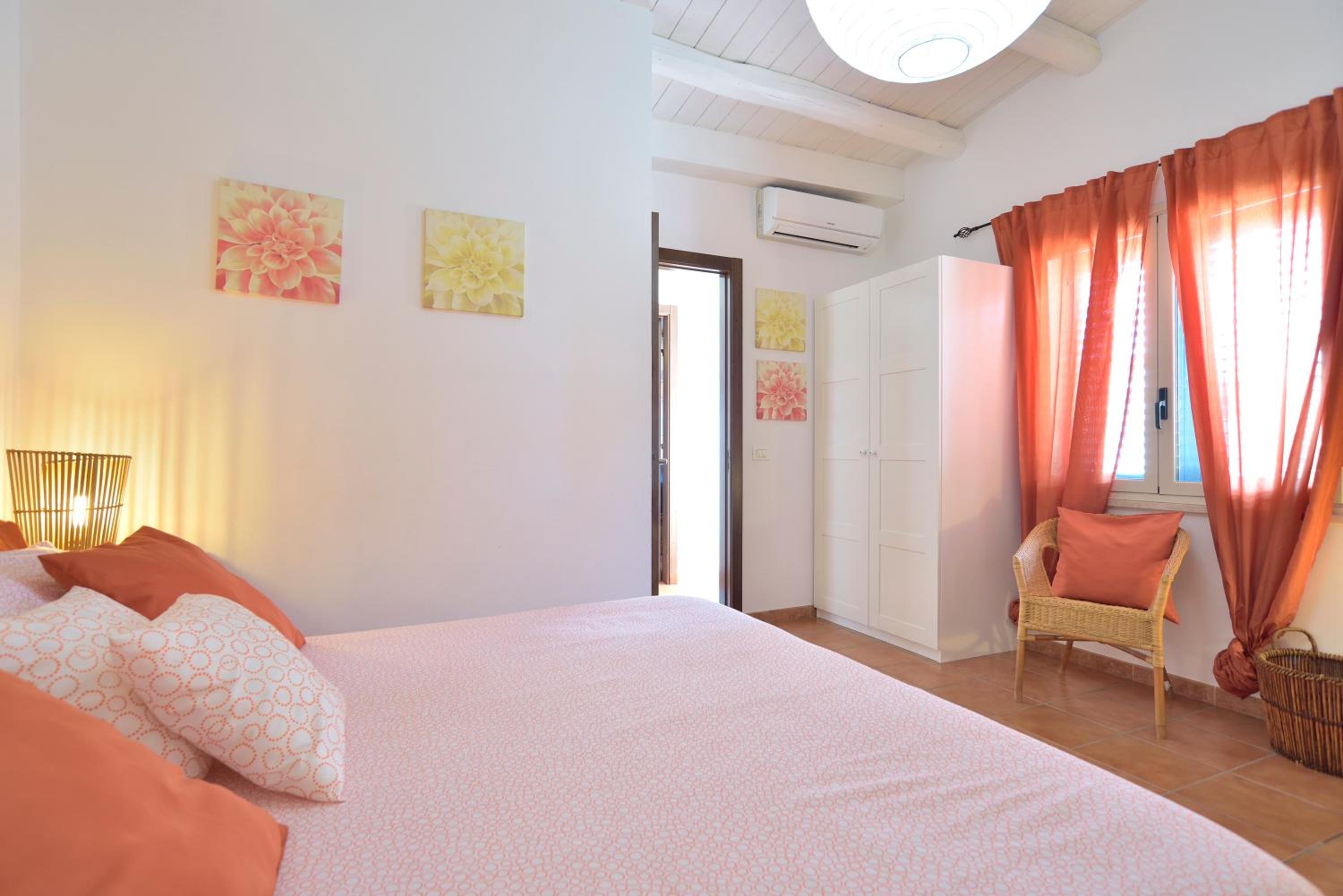One-Bedroom House with Sea View - Photo 12