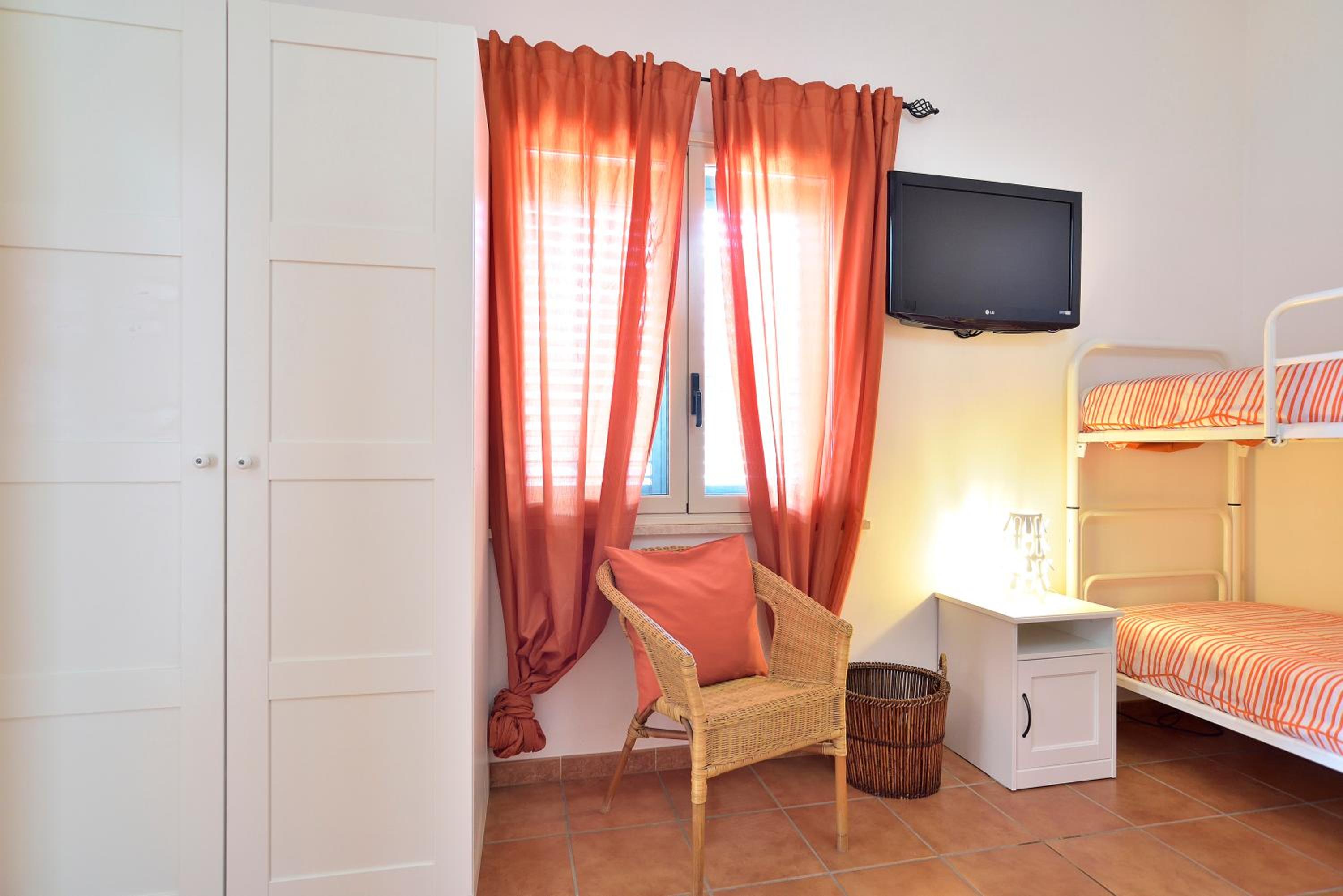 One-Bedroom House with Sea View - Photo 15