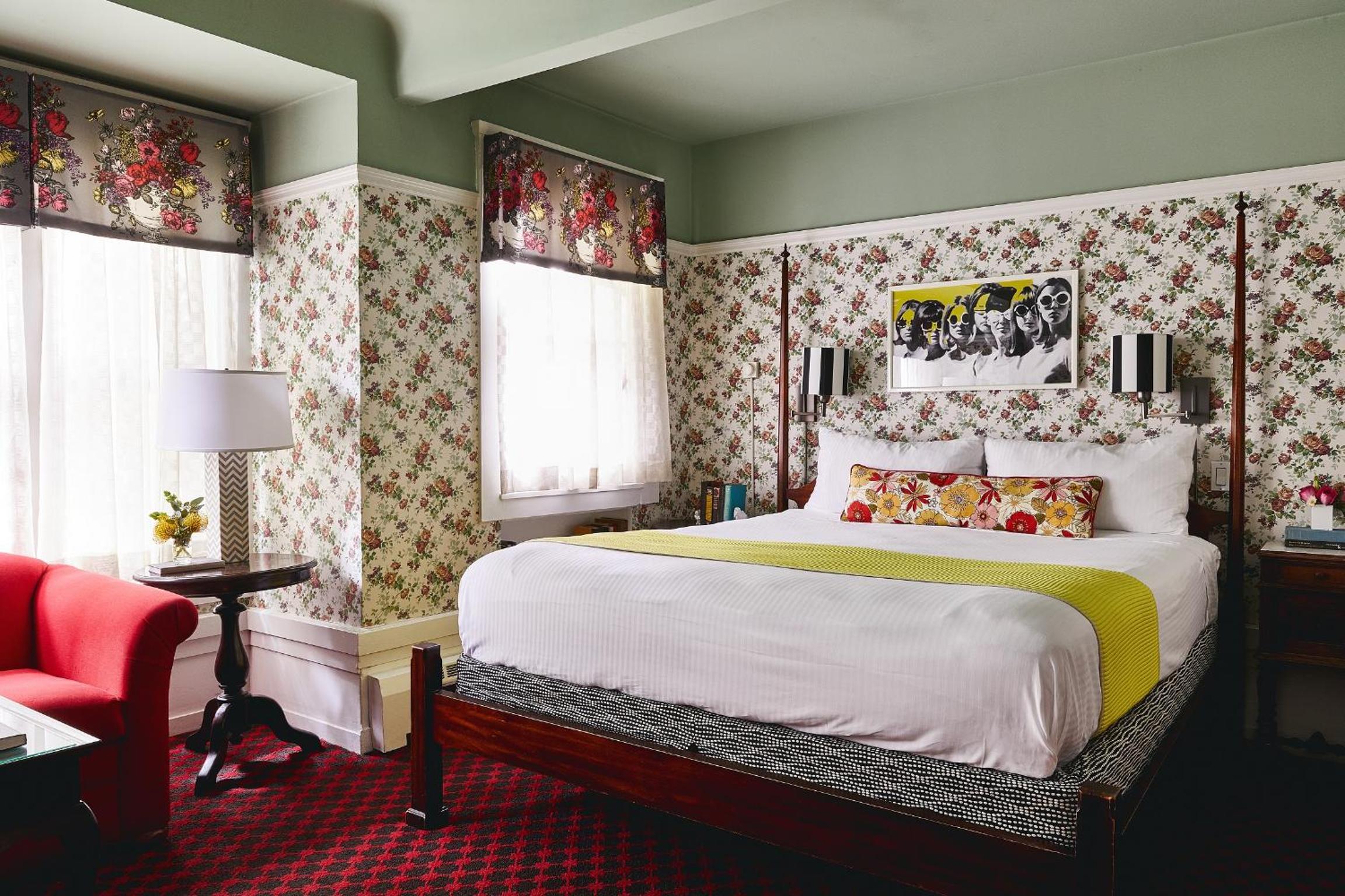 Deluxe King Room - Photo 1