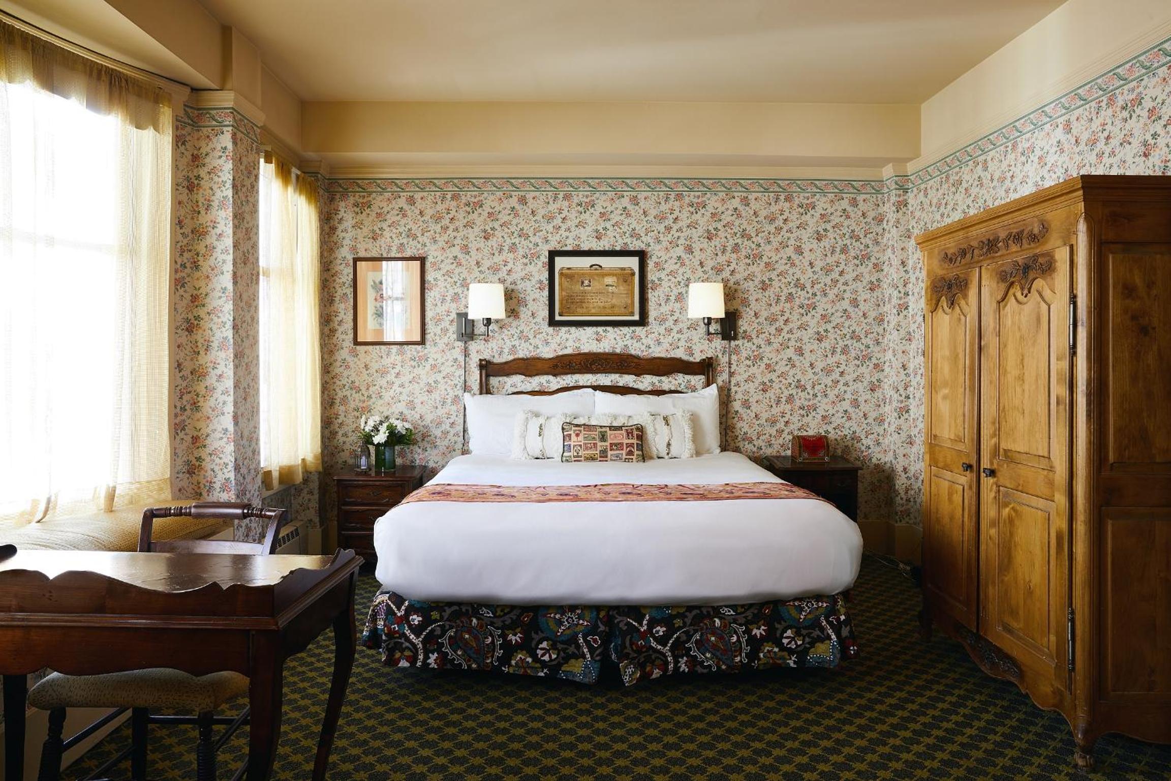 Deluxe King Room - Photo 1