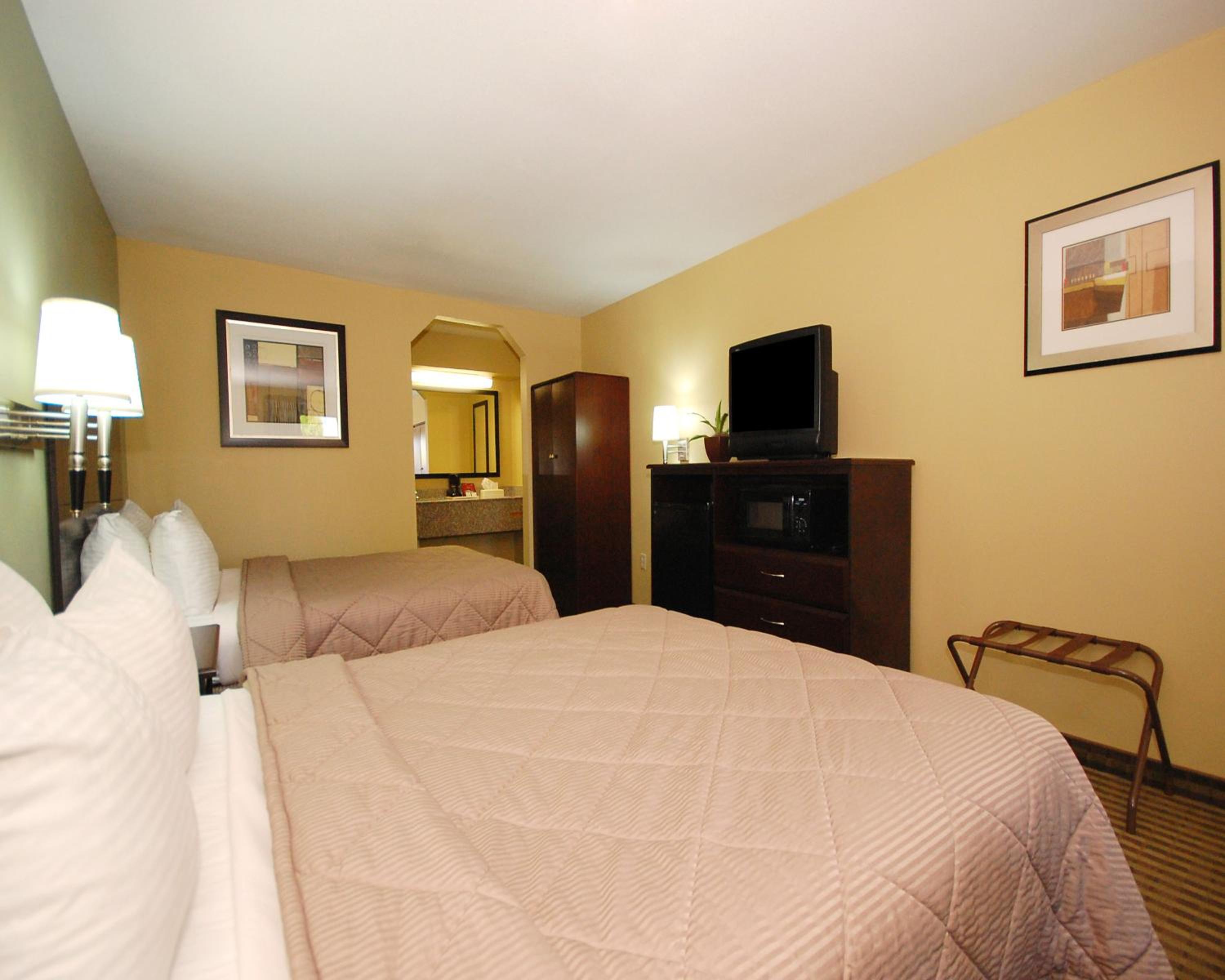 Queen Room - Non-Smoking - Photo 3