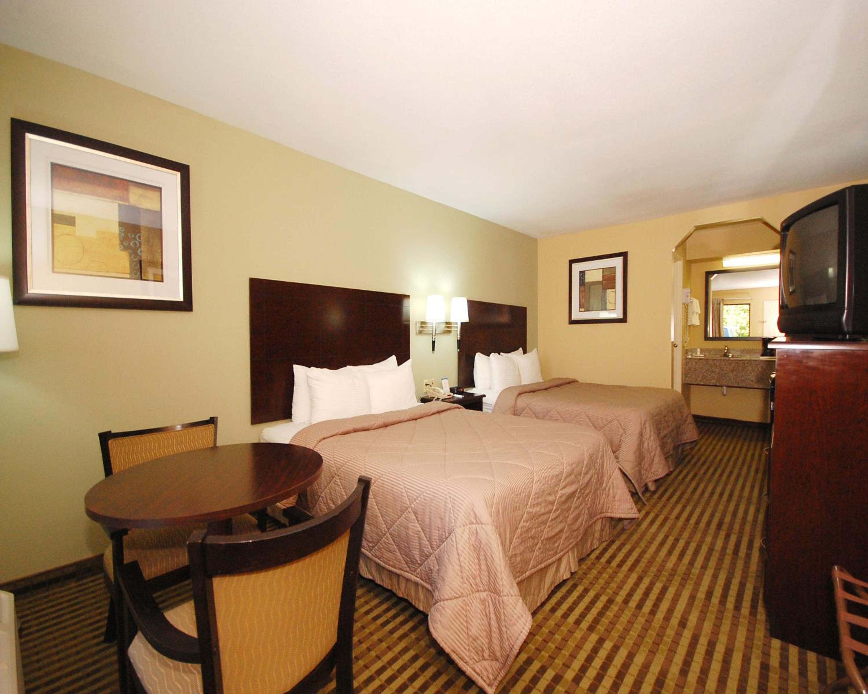 Queen Room - Non-Smoking - Photo 4