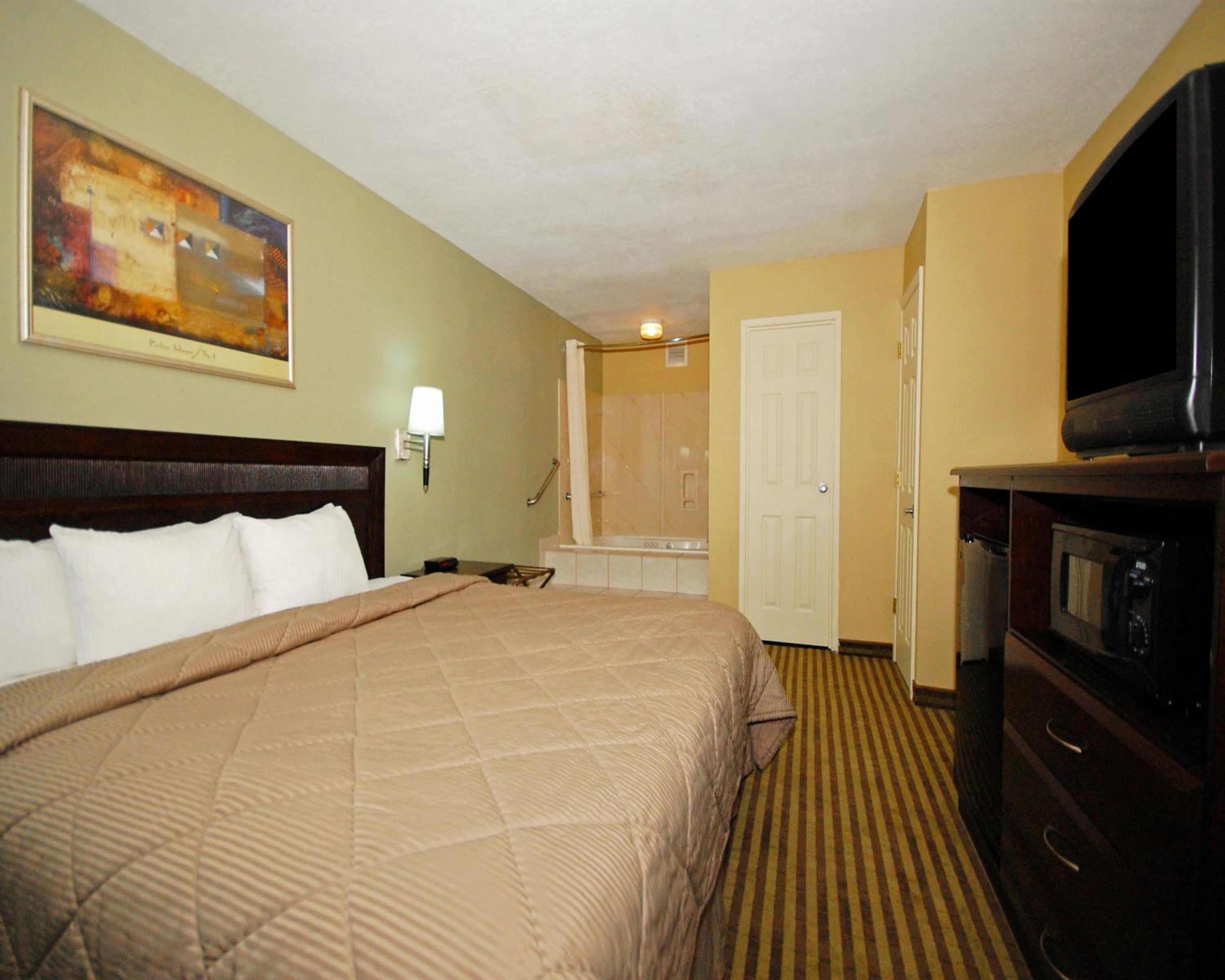 King Room - Non-Smoking - Photo 3