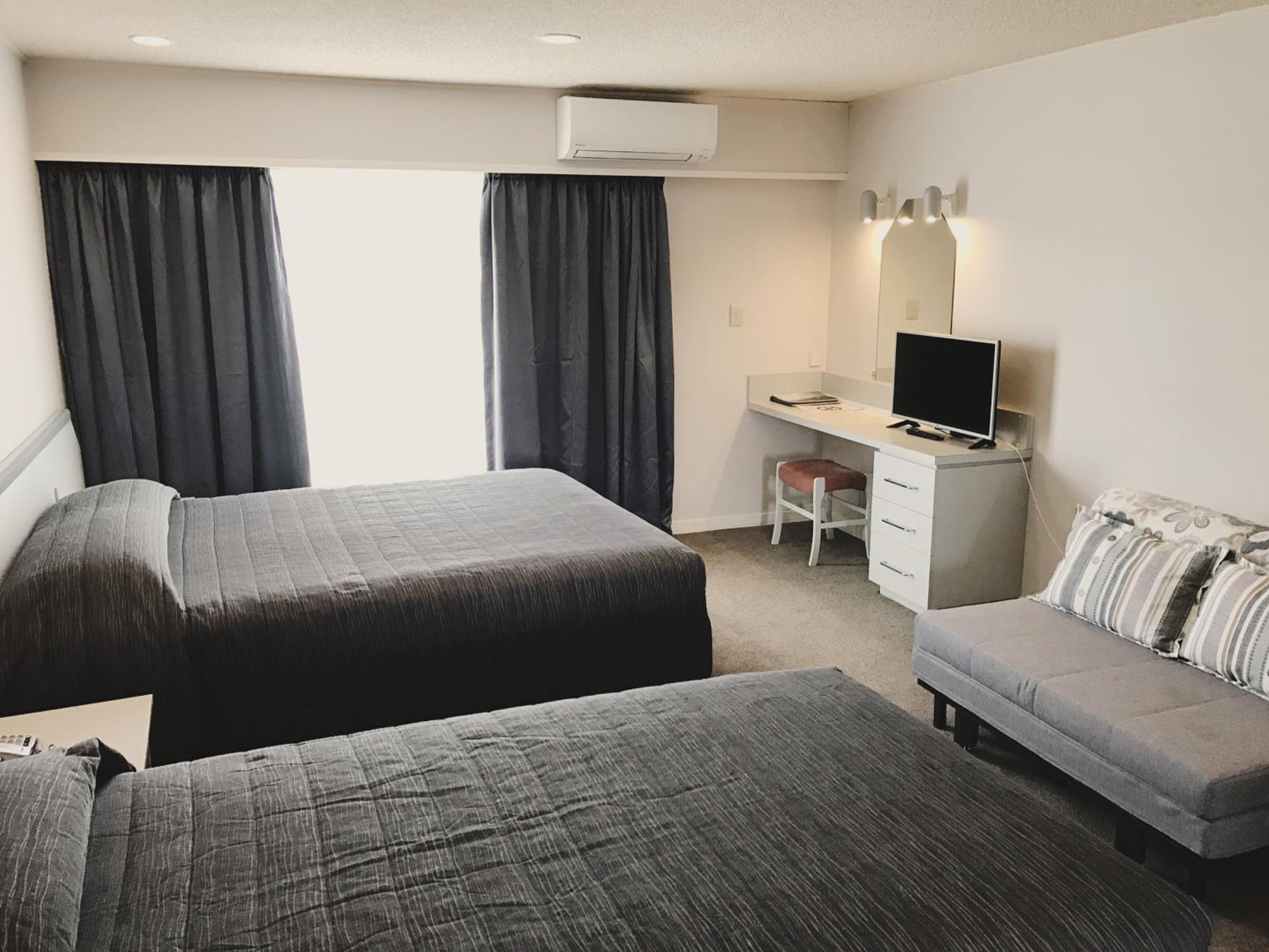 Standard Twin Room - Photo 3