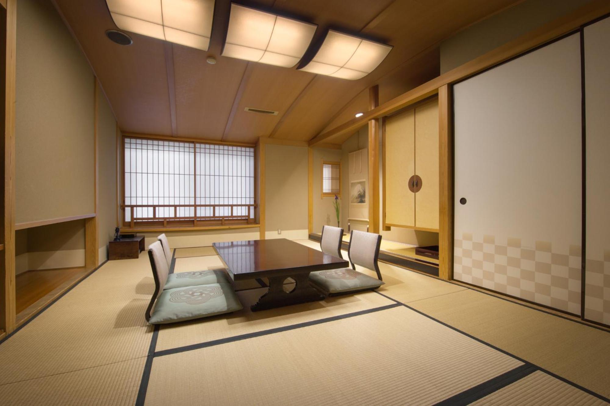 Japanese-Style Deluxe Family Room photo 3