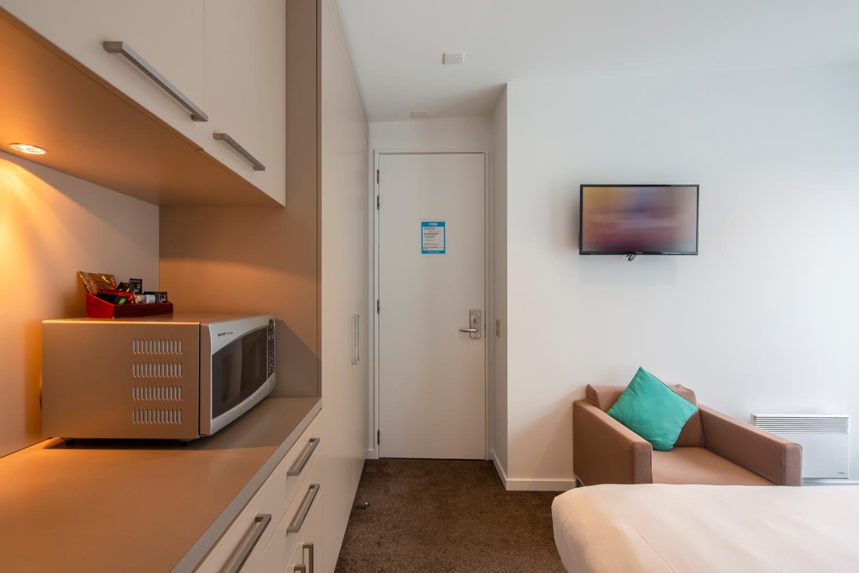 Ensuite Bedroom (No View) - Photo 1