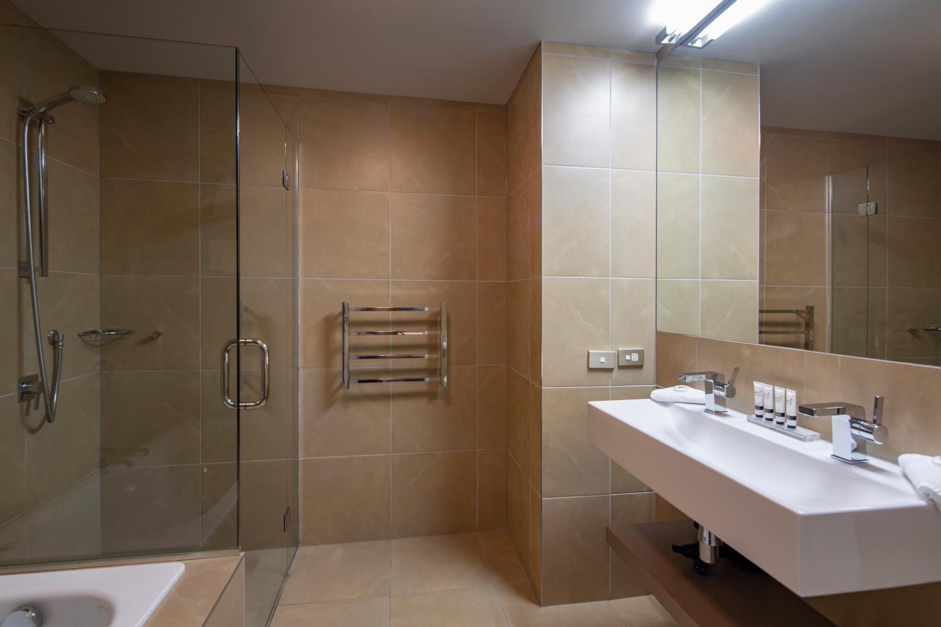 One Bedroom Apartment with Lake View - Photo 7