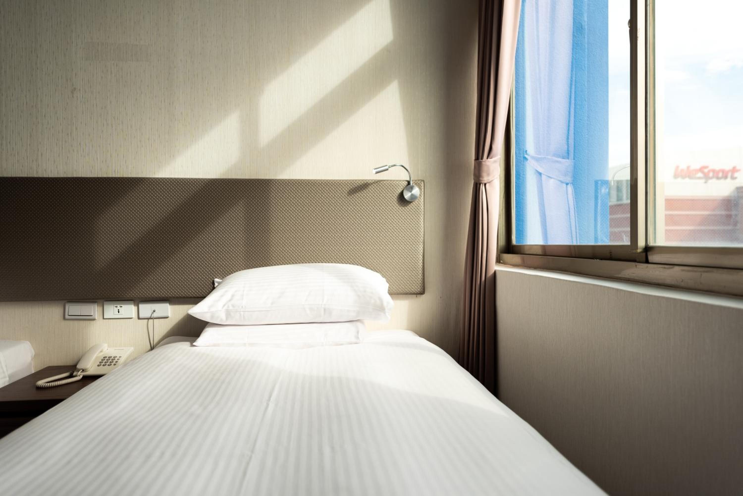 Standard Twin Room photo 2