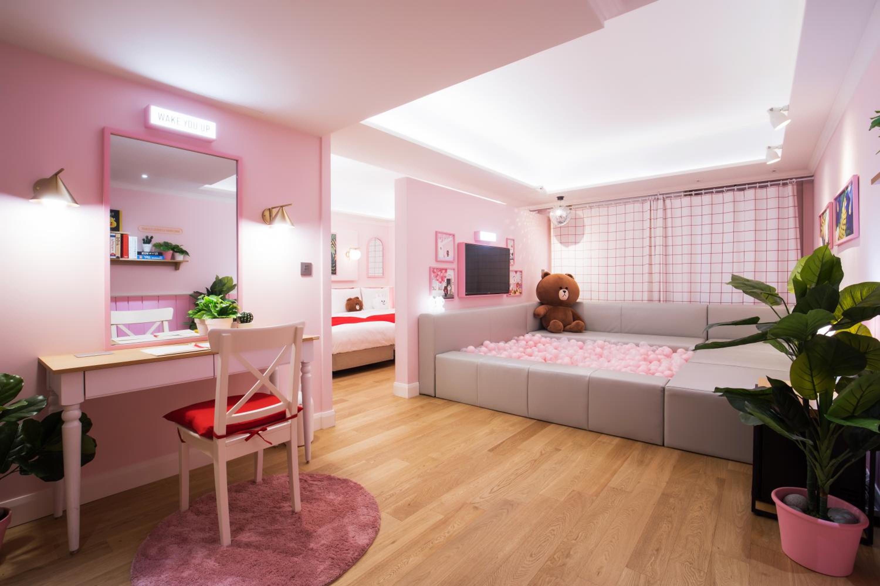 Line Friends Cony Suite