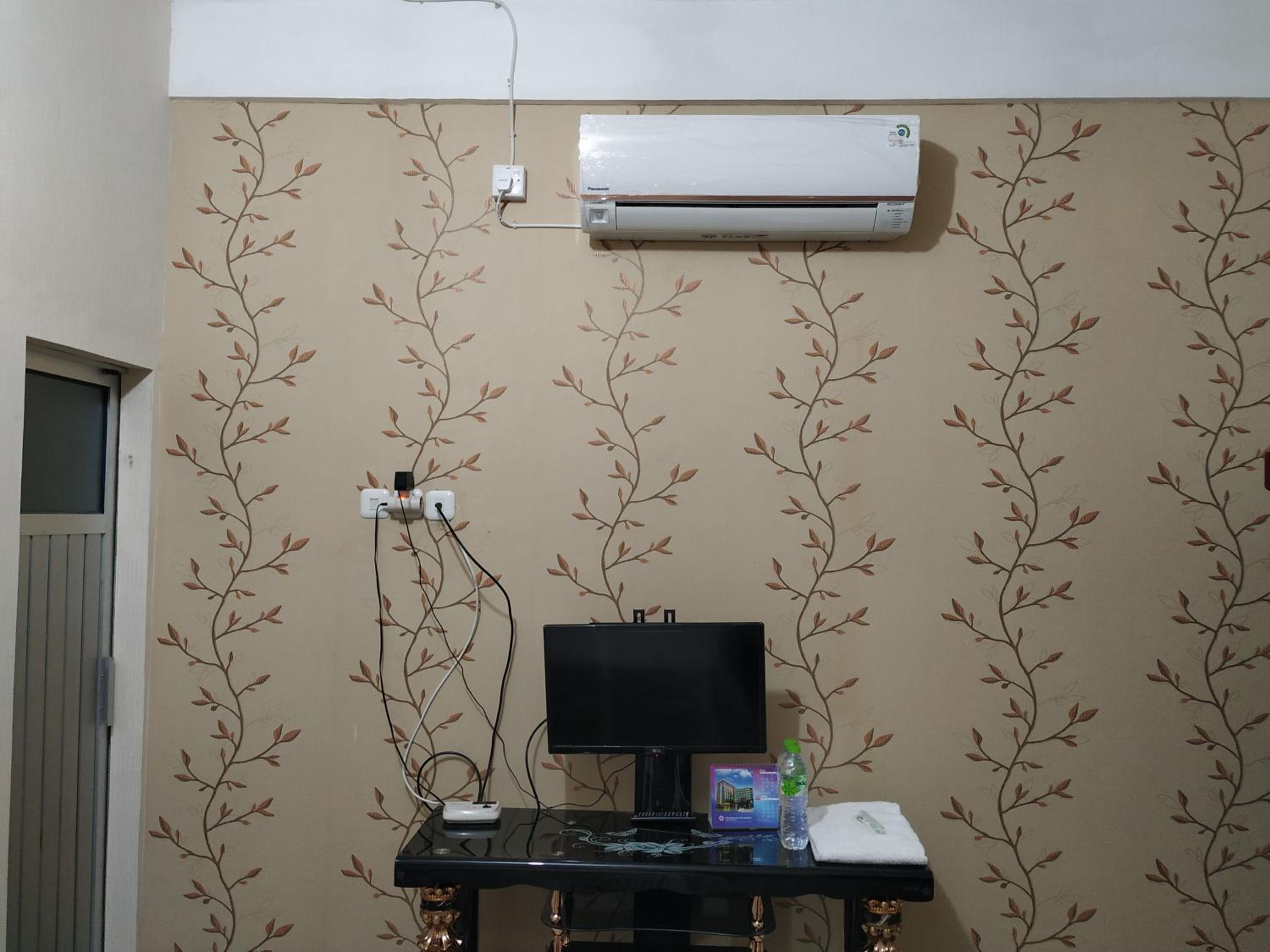 Family Room - Photo 3