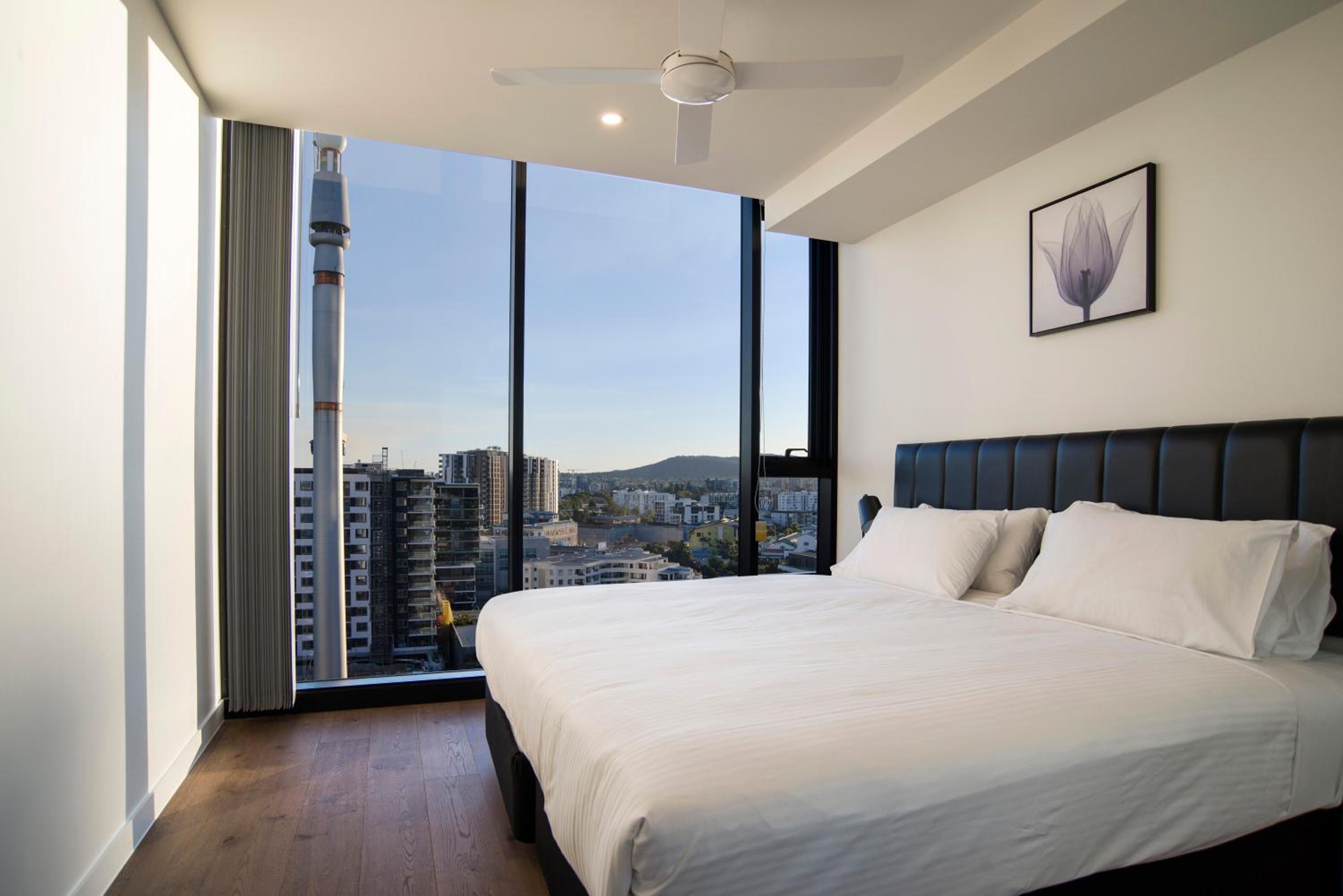 Three Bedroom Two Bathroom City View Apartment