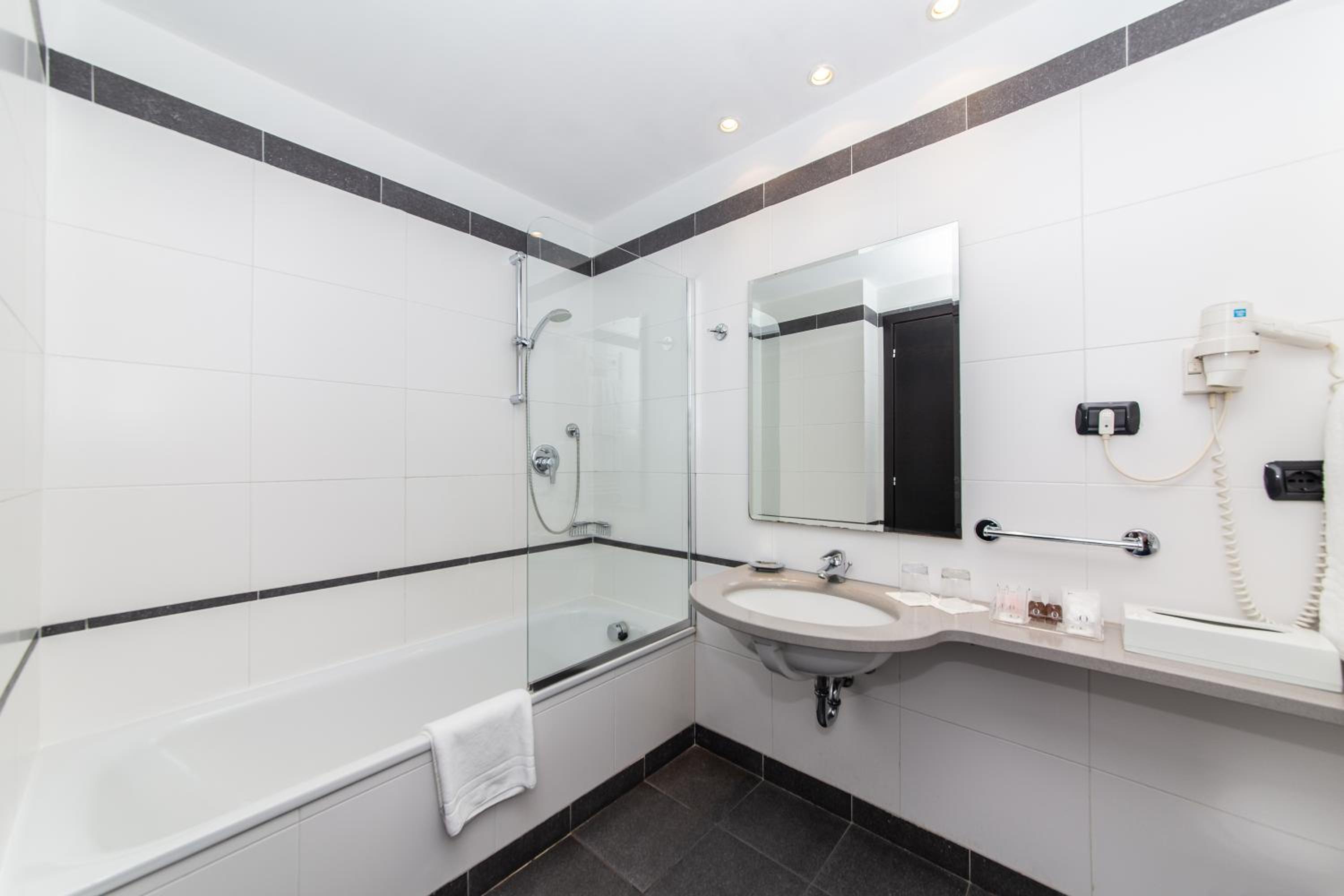Classic Double Room (1 Adult) - Photo 11