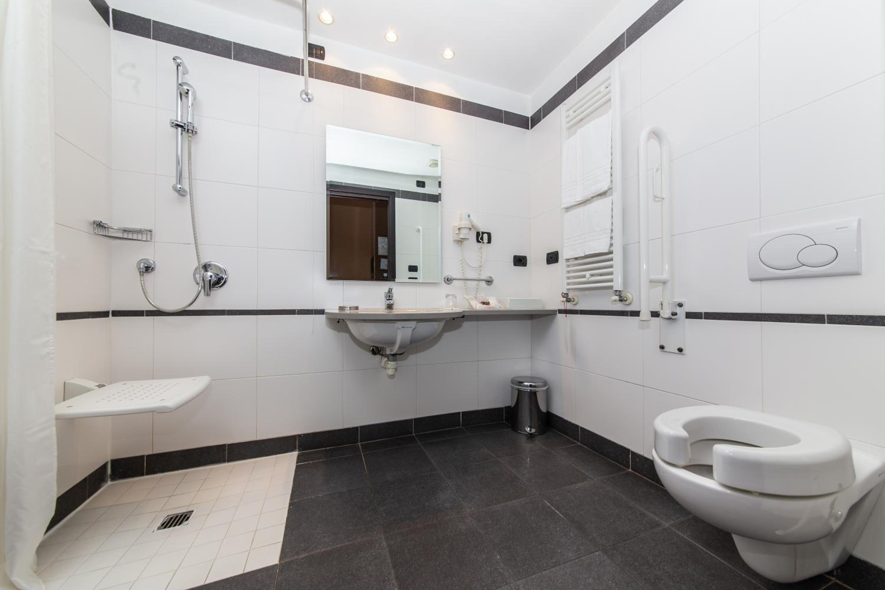 Basic Double Room - Photo 7