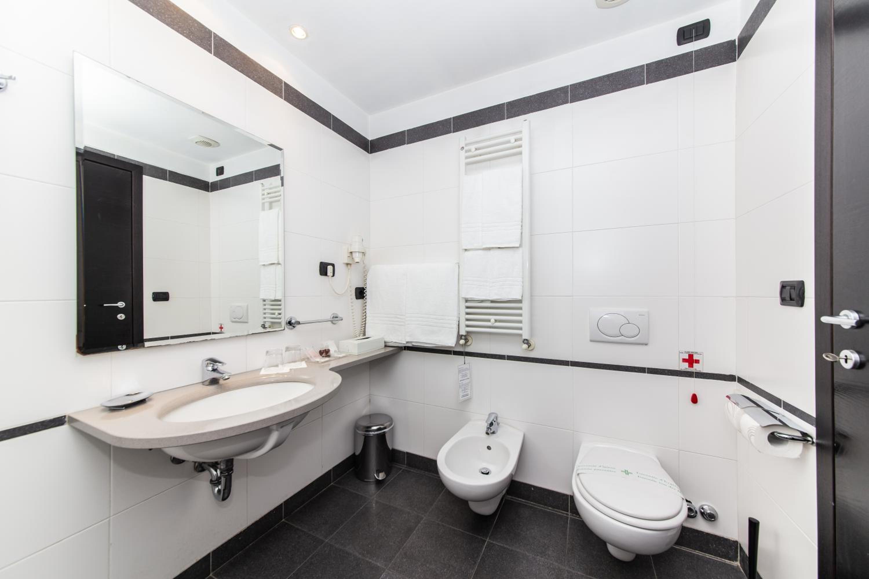 Classic Double Room (1 Adult) - Photo 10