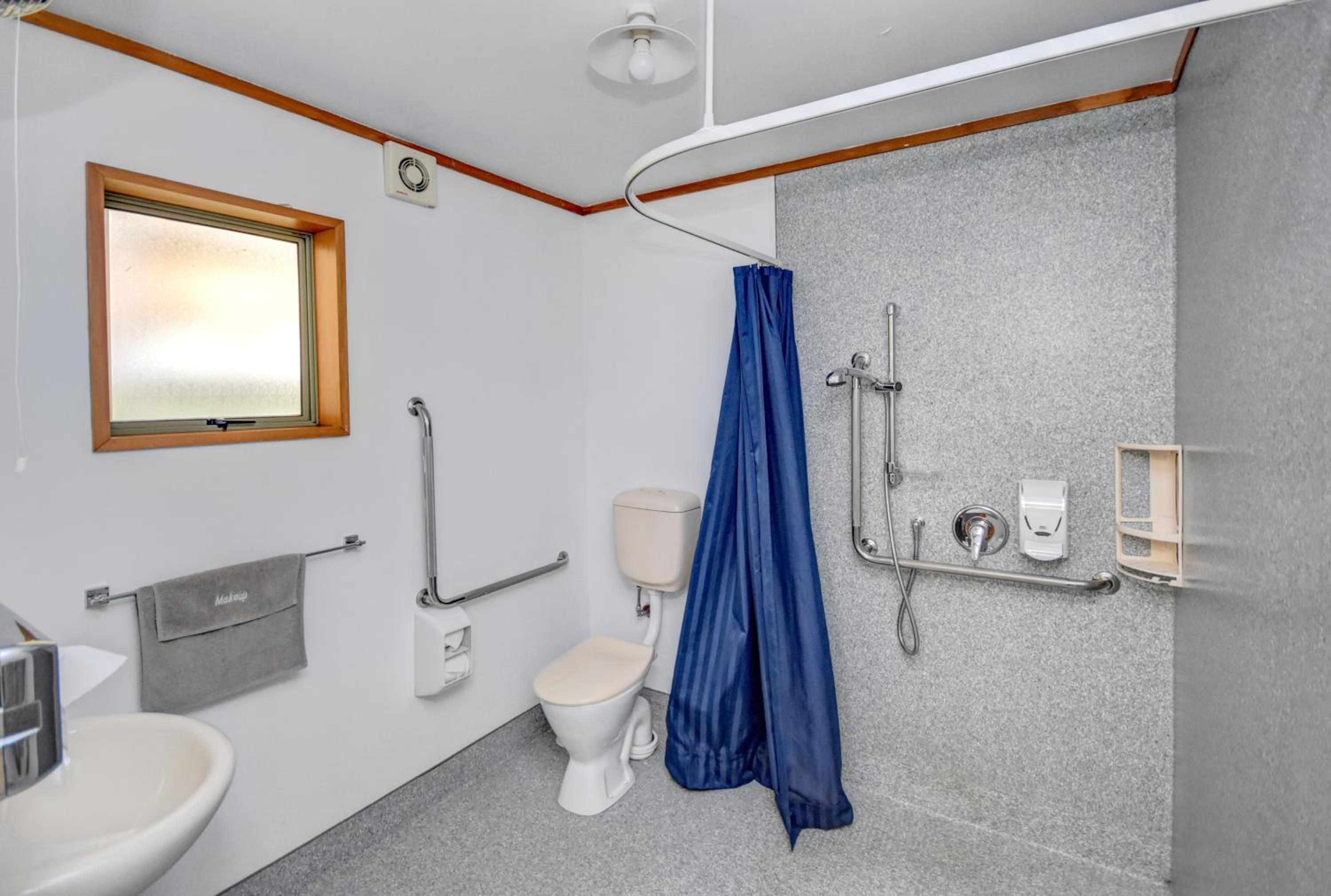 Large Studio with Wheelchair Access  photo 3