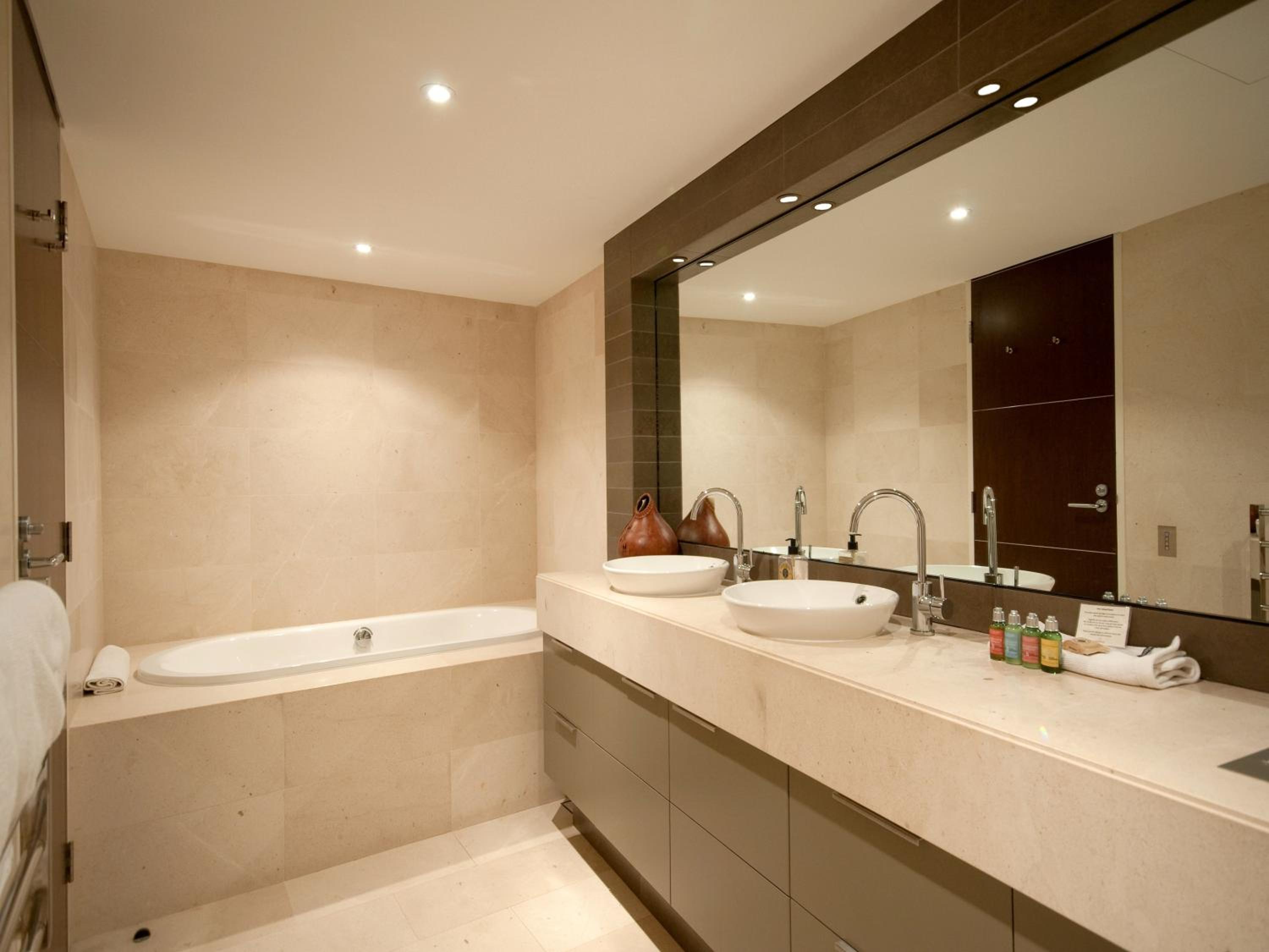 Luxury One-Bedroom Apartment - First Level 203 photo 2