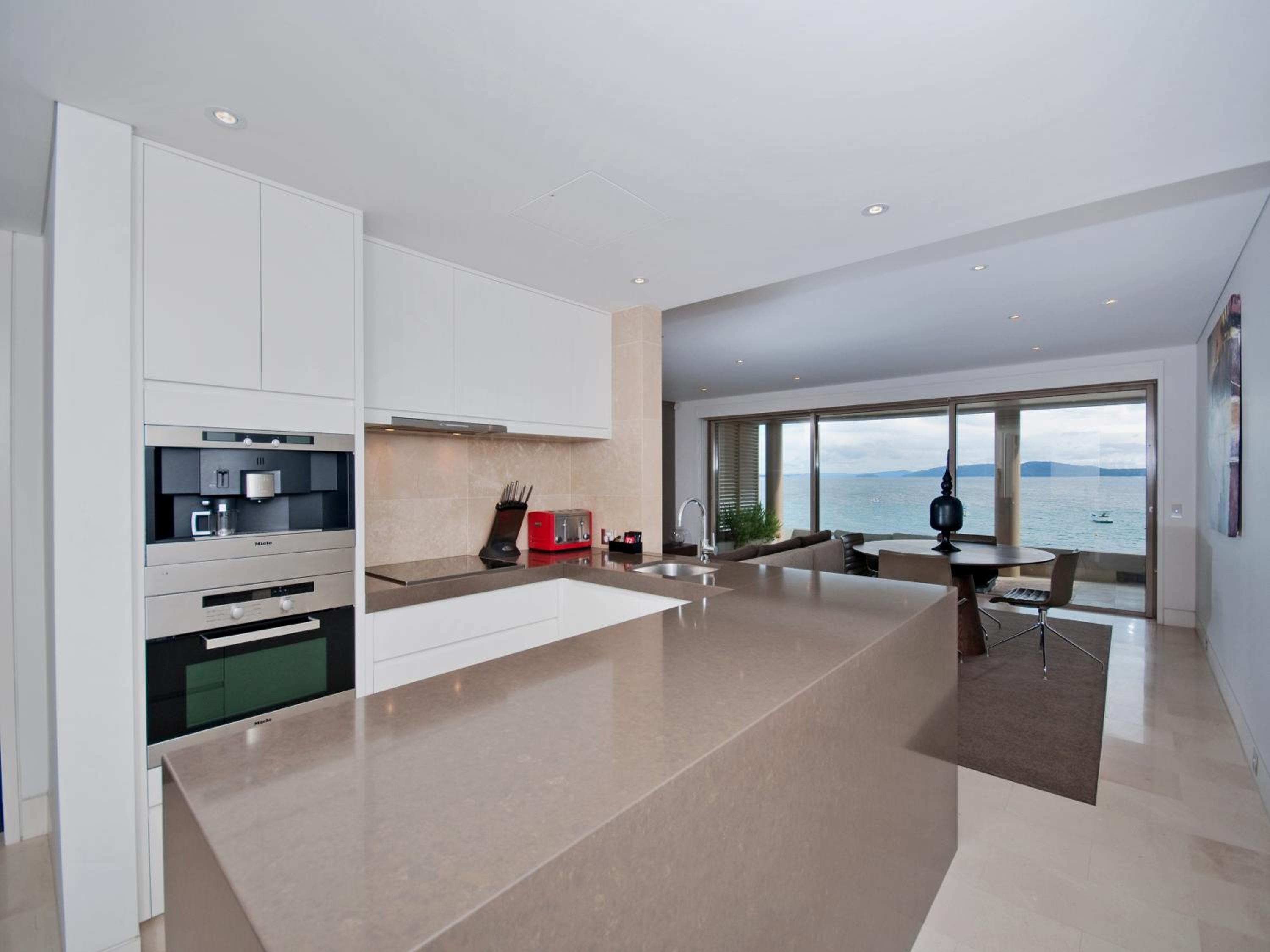 Luxury One-Bedroom Apartment - First Level 203 photo 3