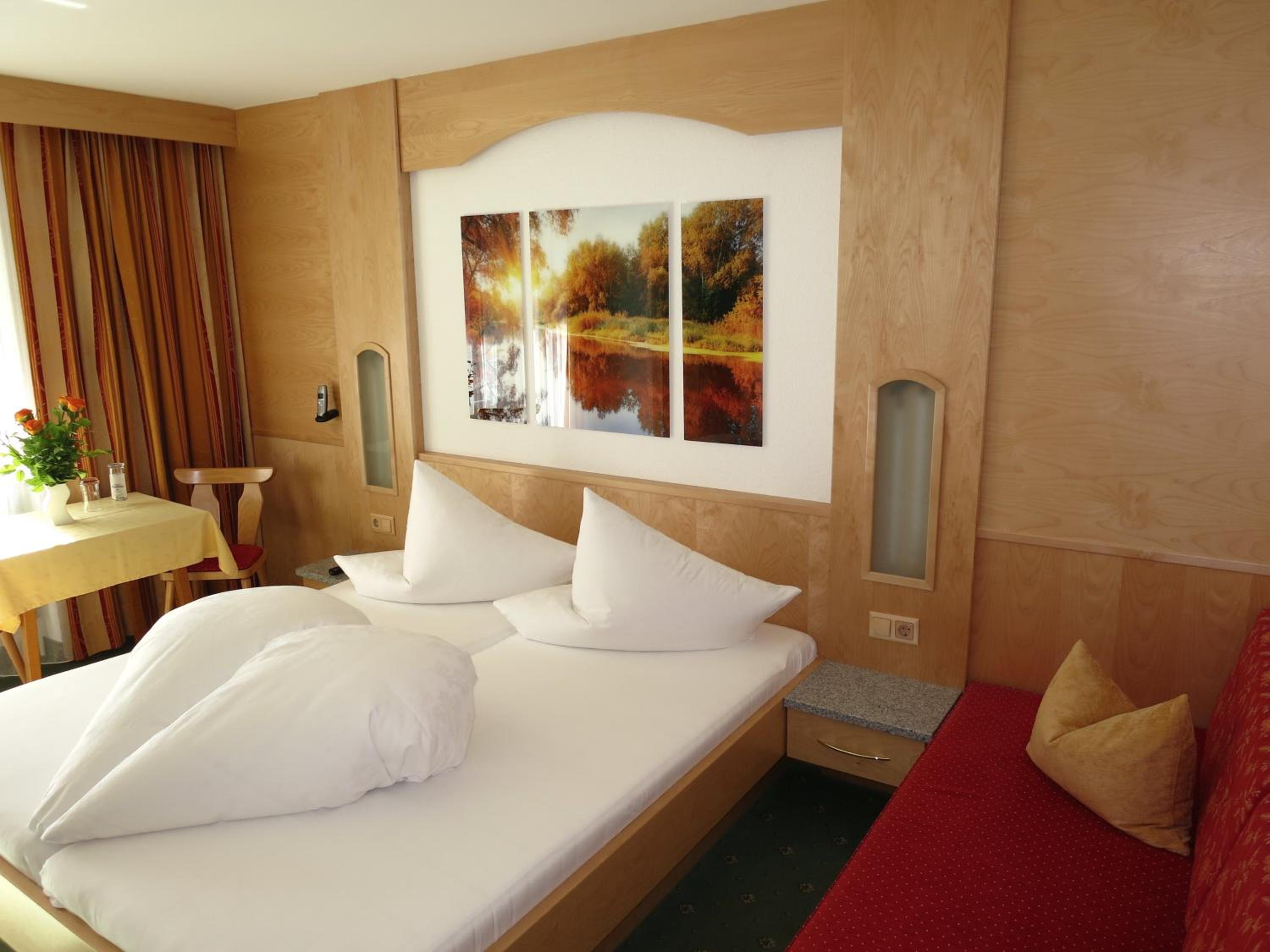 Double Room with Balcony - Photo 1
