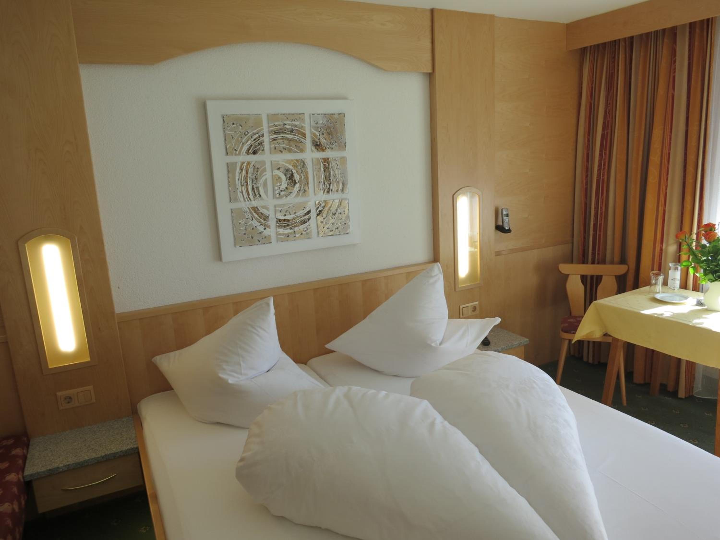 Double Room with Balcony - Photo 6