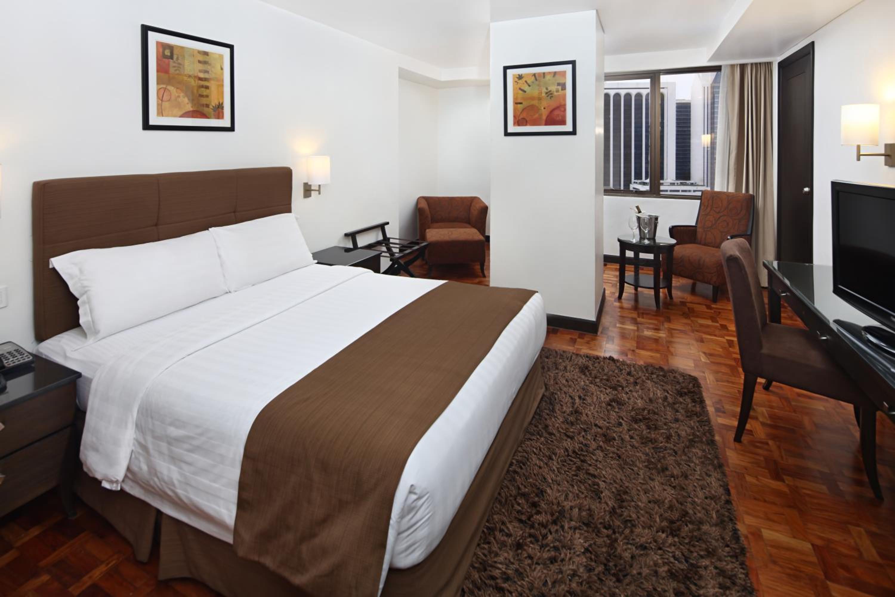 Deluxe Queen Room - Photo 1