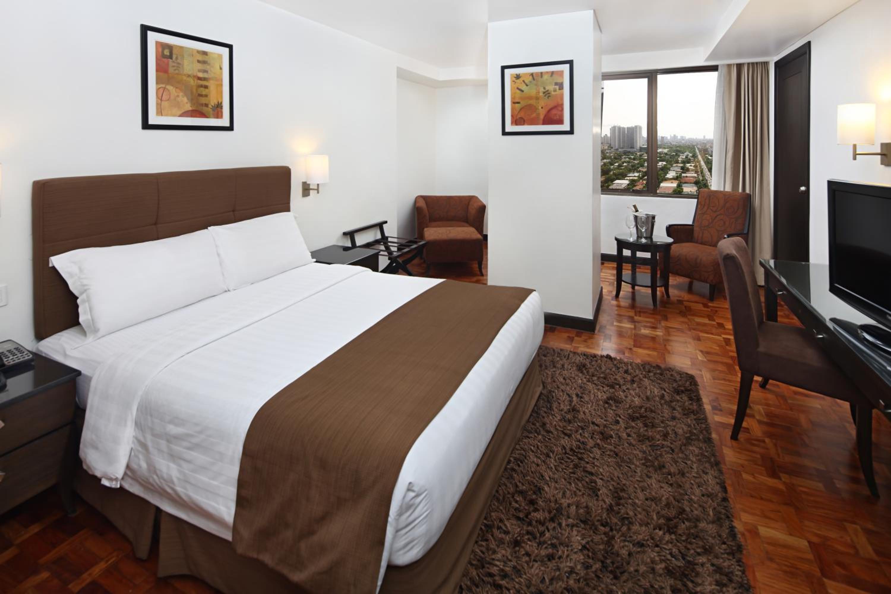 Deluxe Queen Room - Photo 3
