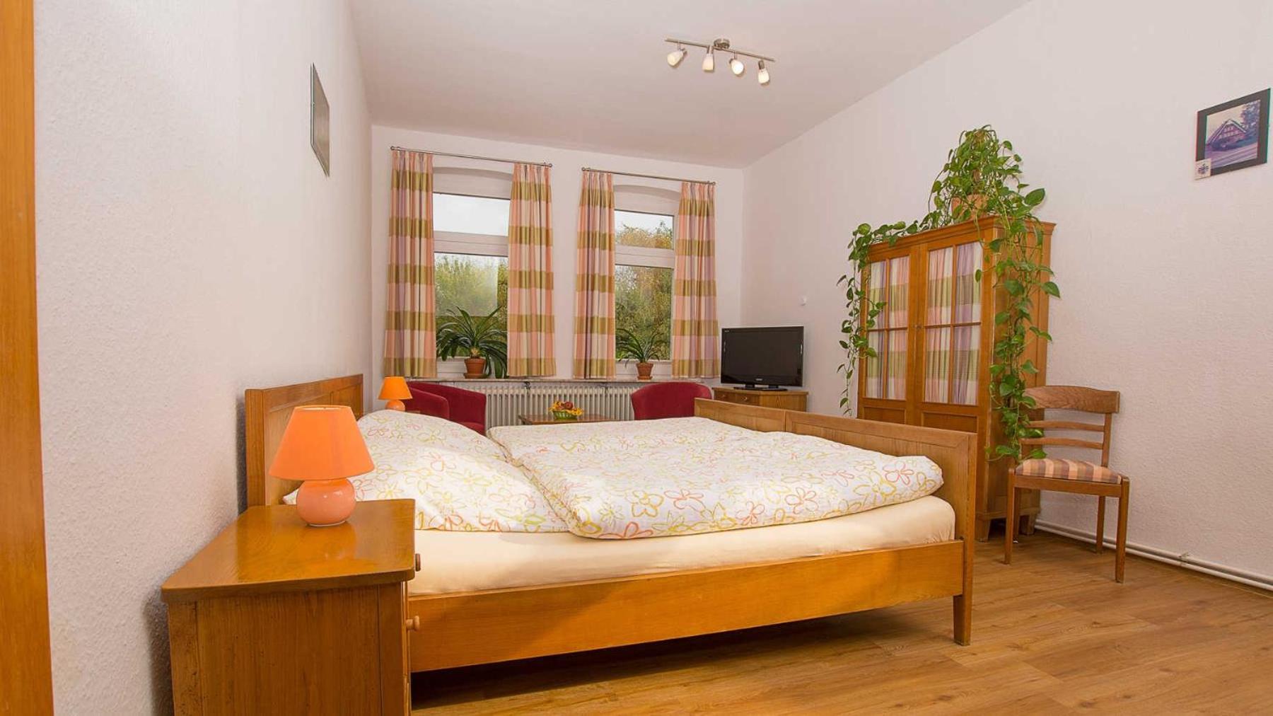 One-Bedroom Apartment photo 1